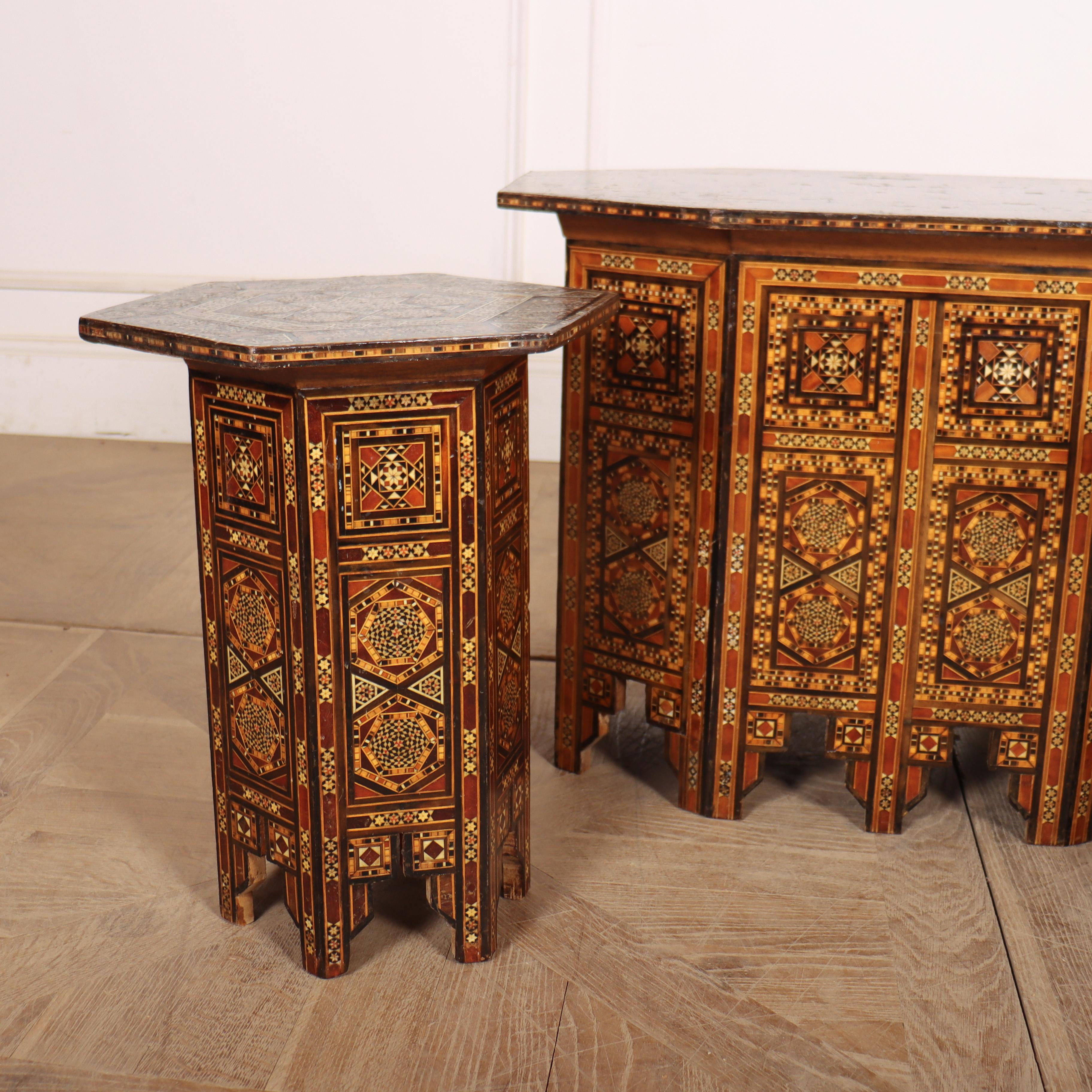 Marocain Trio de tables en marqueterie marocaine en vente