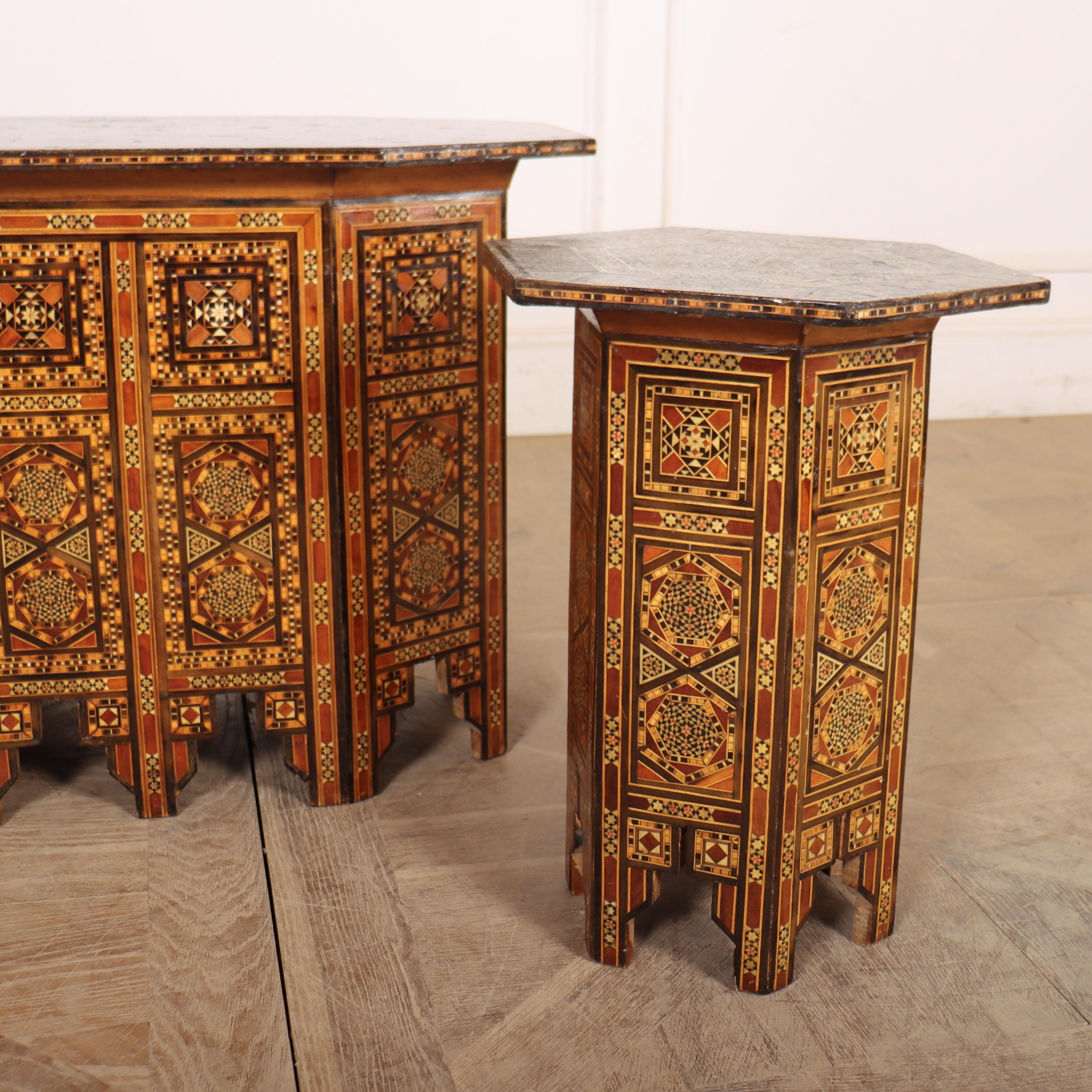 Trio de tables en marqueterie marocaine Bon état - En vente à Leamington Spa, Warwickshire