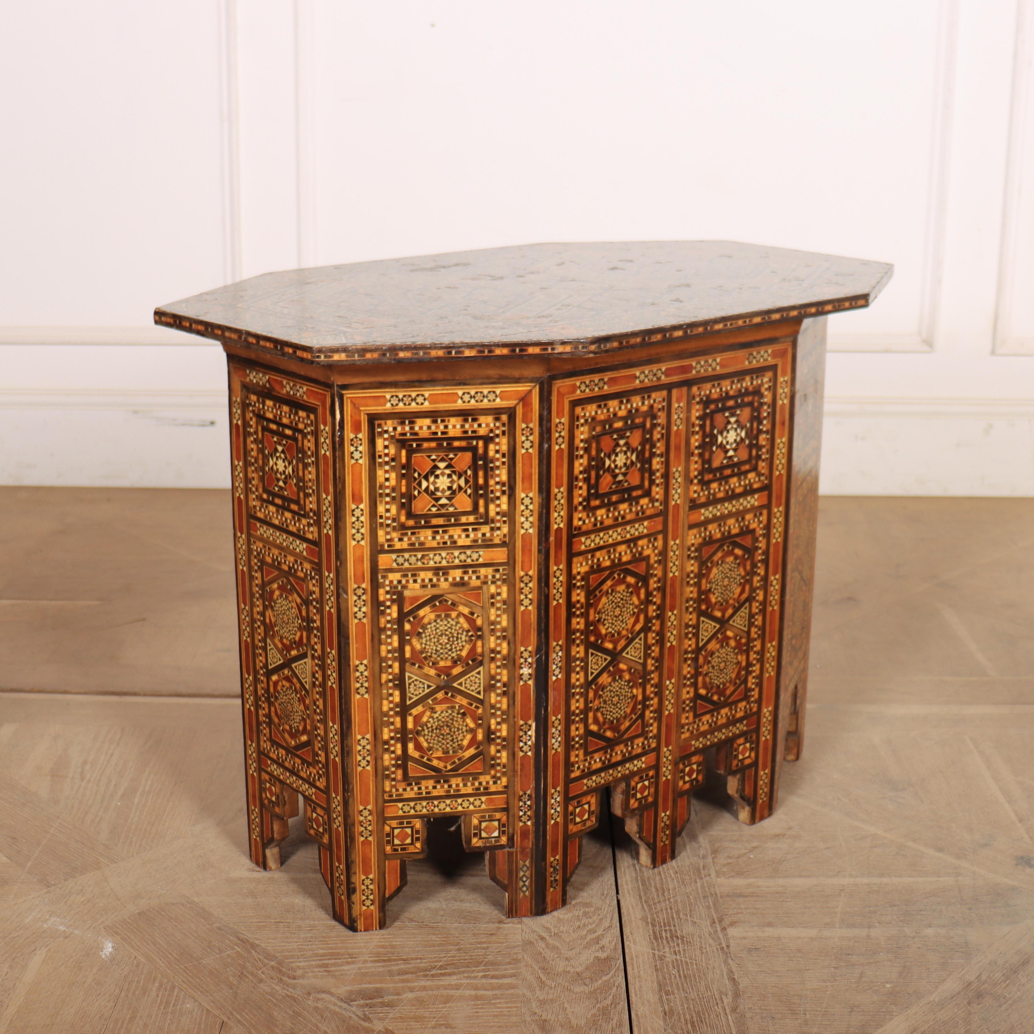 Peuplier Trio de tables en marqueterie marocaine en vente