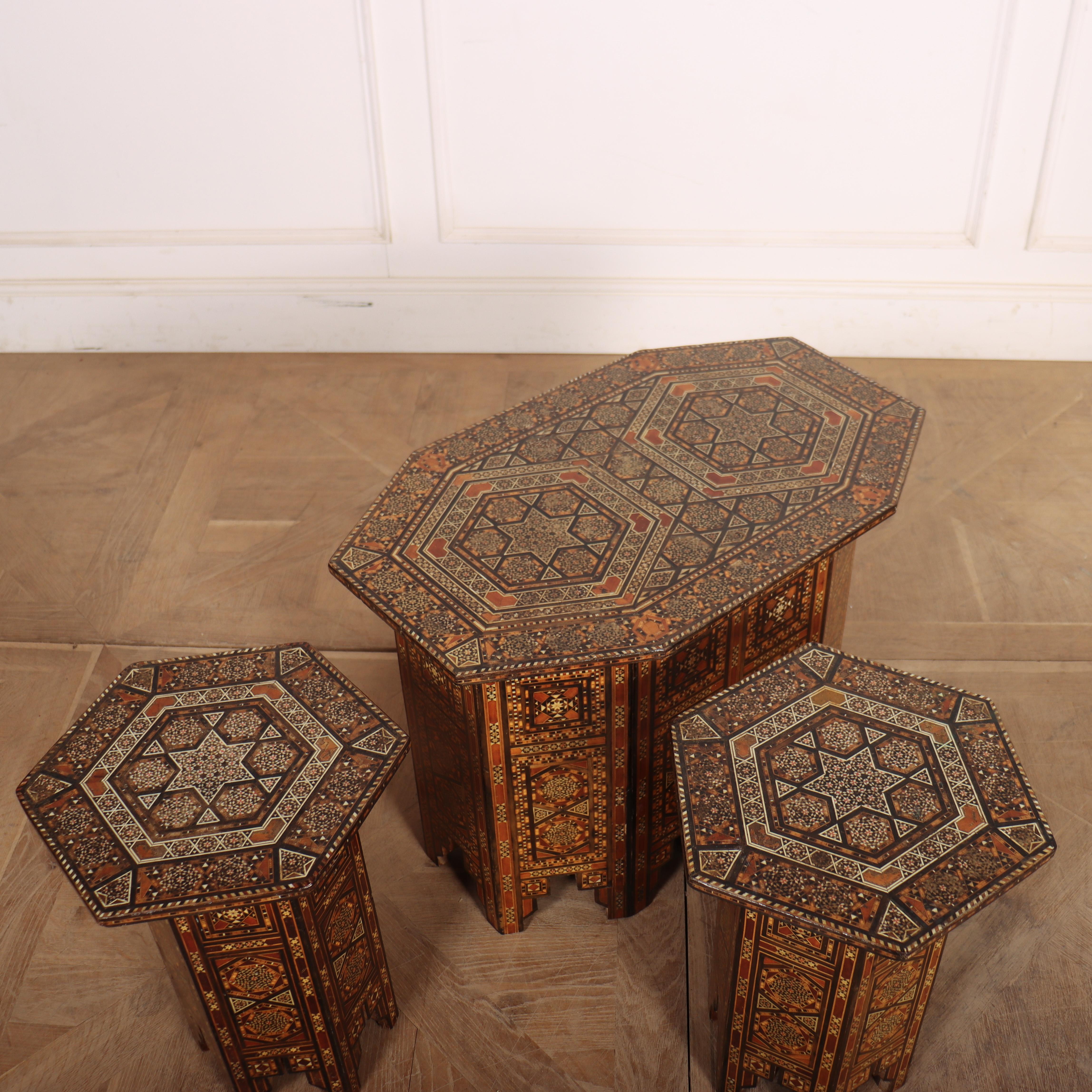 Trio de tables en marqueterie marocaine en vente 1