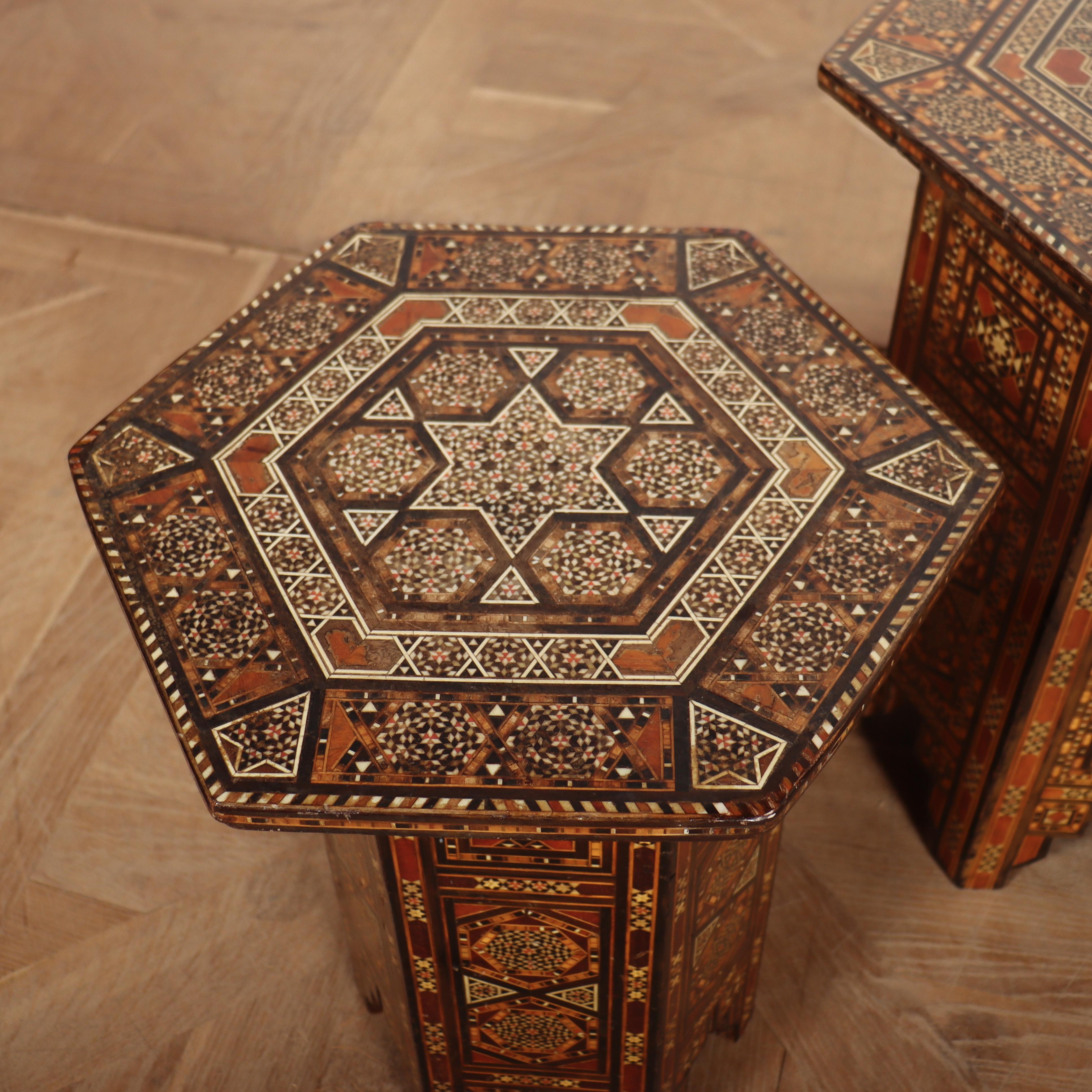 Trio de tables en marqueterie marocaine en vente 2