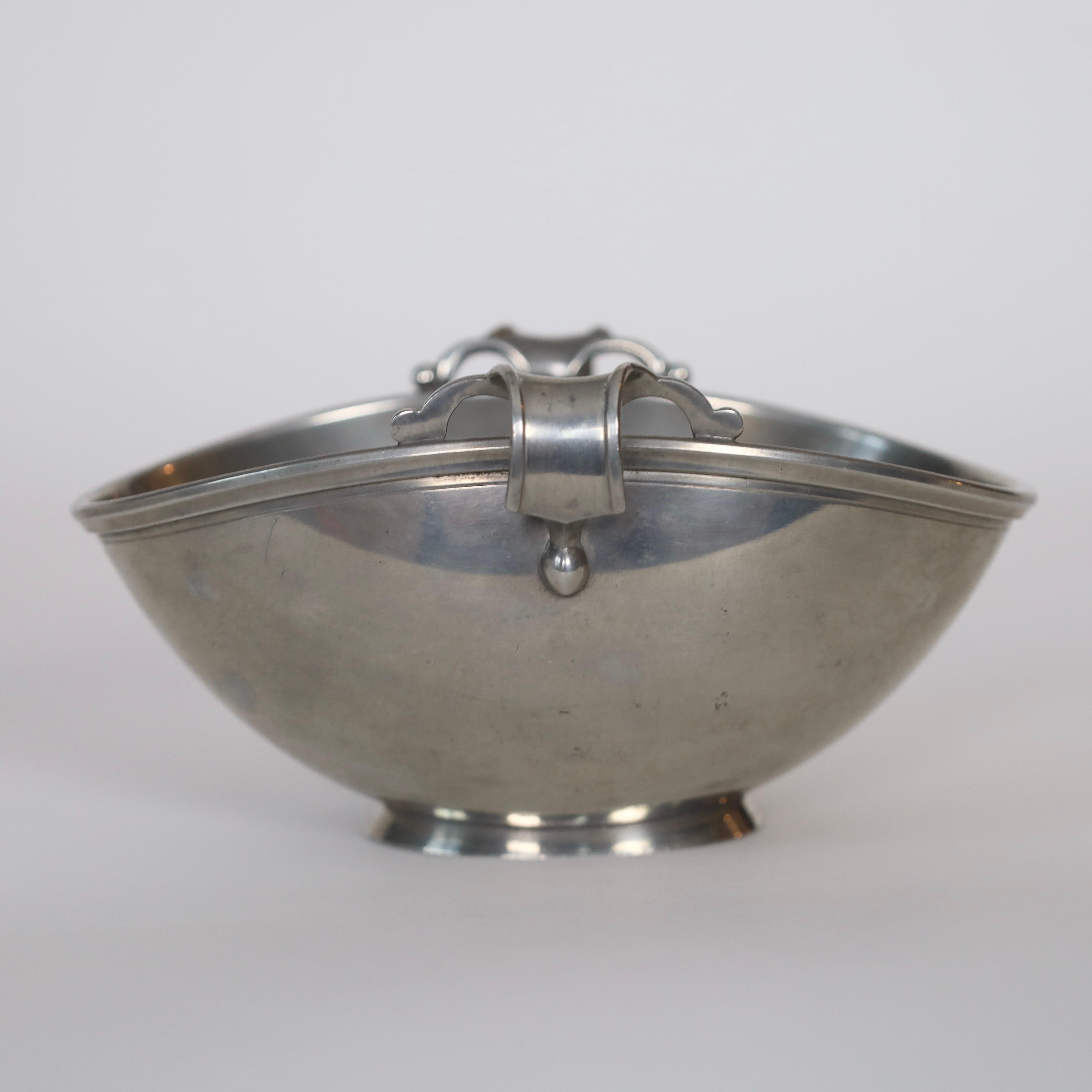 Trio aus Zinnschalen auf Sockel von Just Andersen, 1930er Jahre, Dänemark im Angebot 1