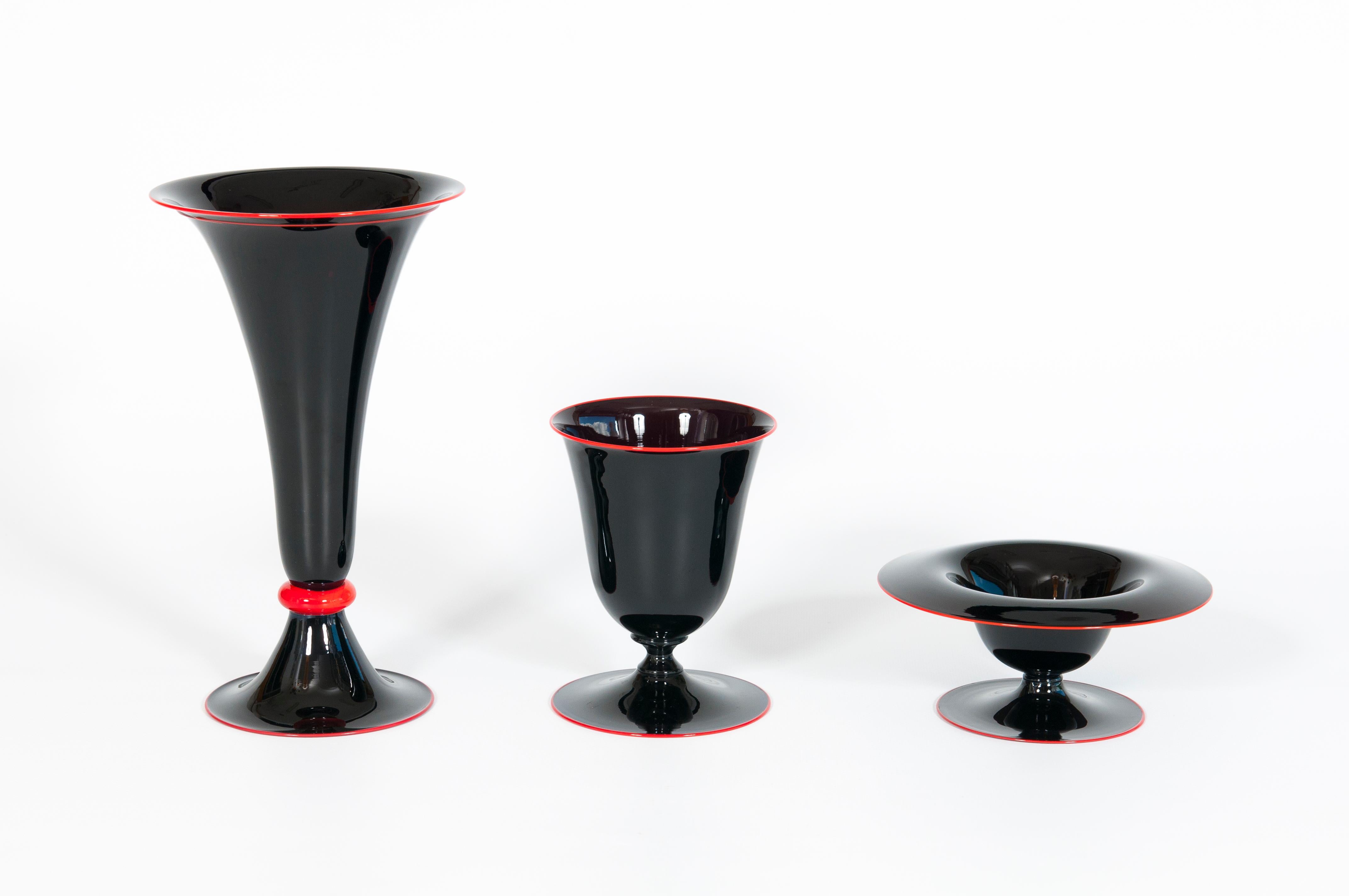Trio of Shiny Black Stem Glasses in Murano Glass with Red Finishes Italy 1970s
Entirely handmade of blown Murano glass in the 1970s, this original trio of stem glasses stands out for its polished design and the intriguing colour. In style of the