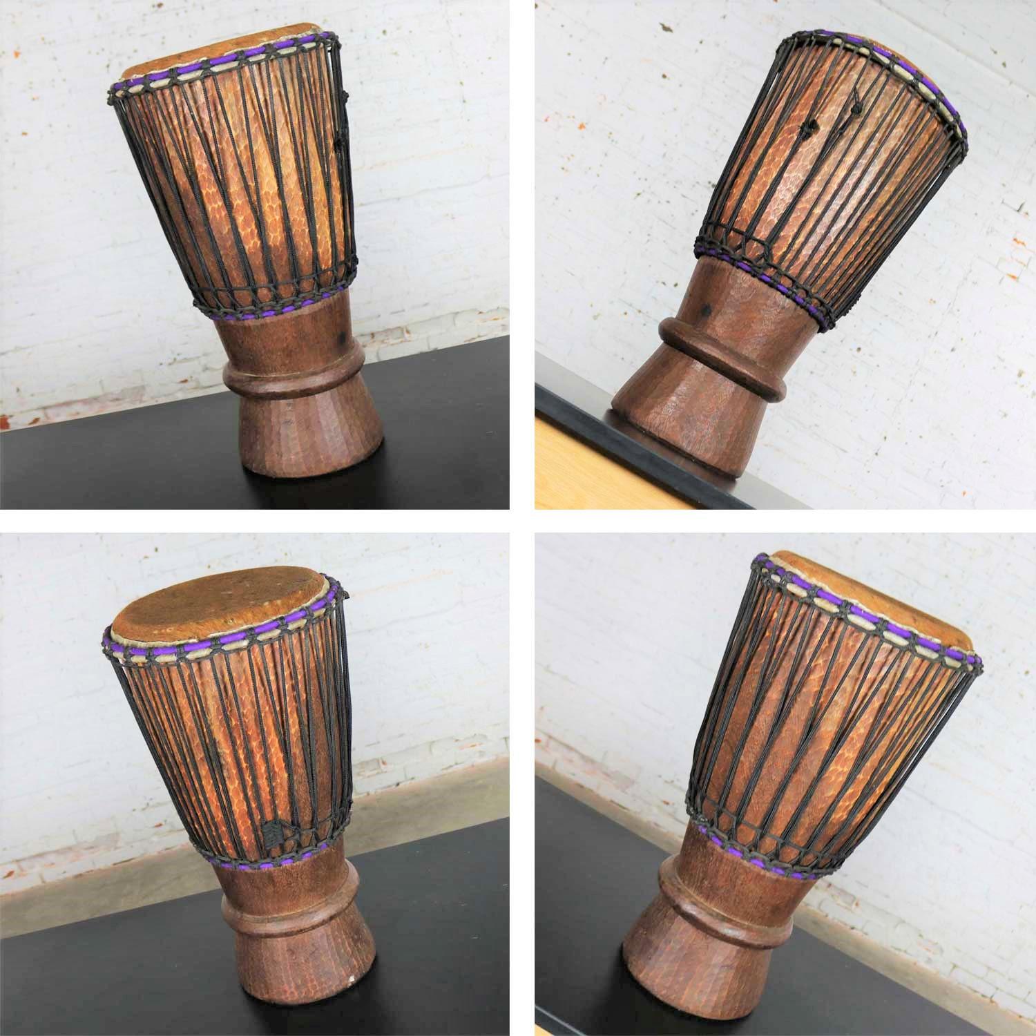 Trio de tambours tribaux sculptés et peau d'animal en vente 2