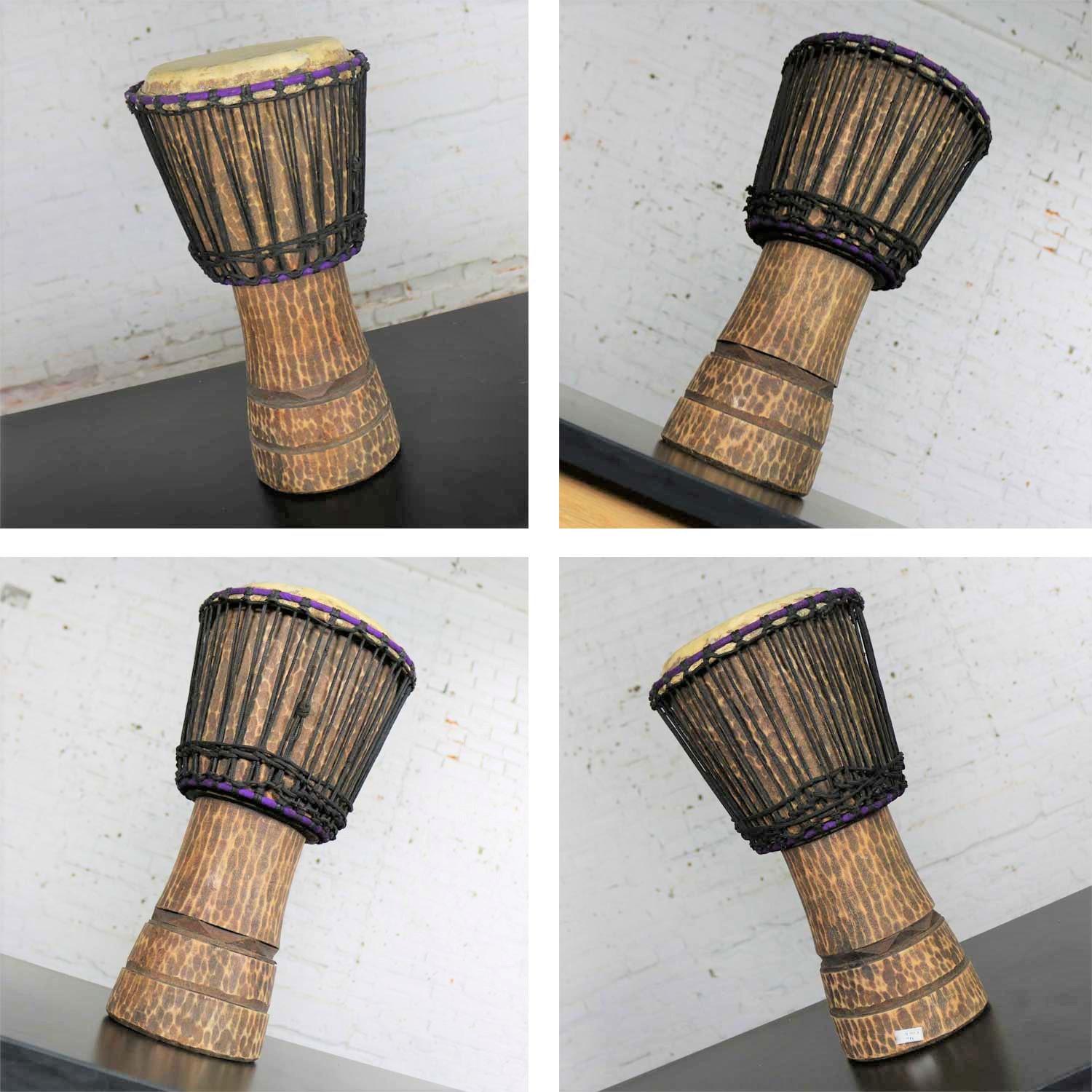 Trio de tambours tribaux sculptés et peau d'animal en vente 3