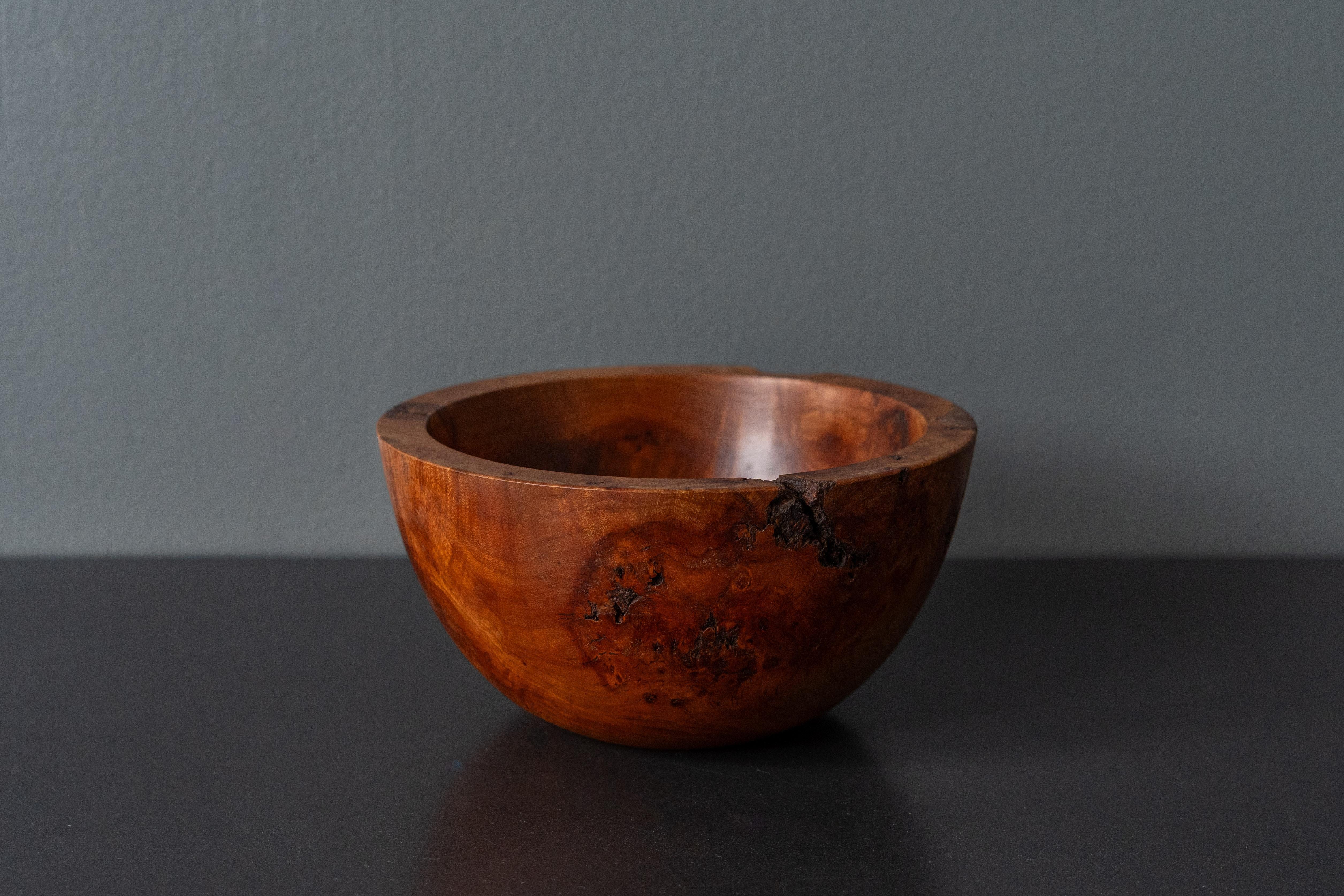 Trio of Turned Wood Studio Bowls In Good Condition For Sale In Cambridge, US