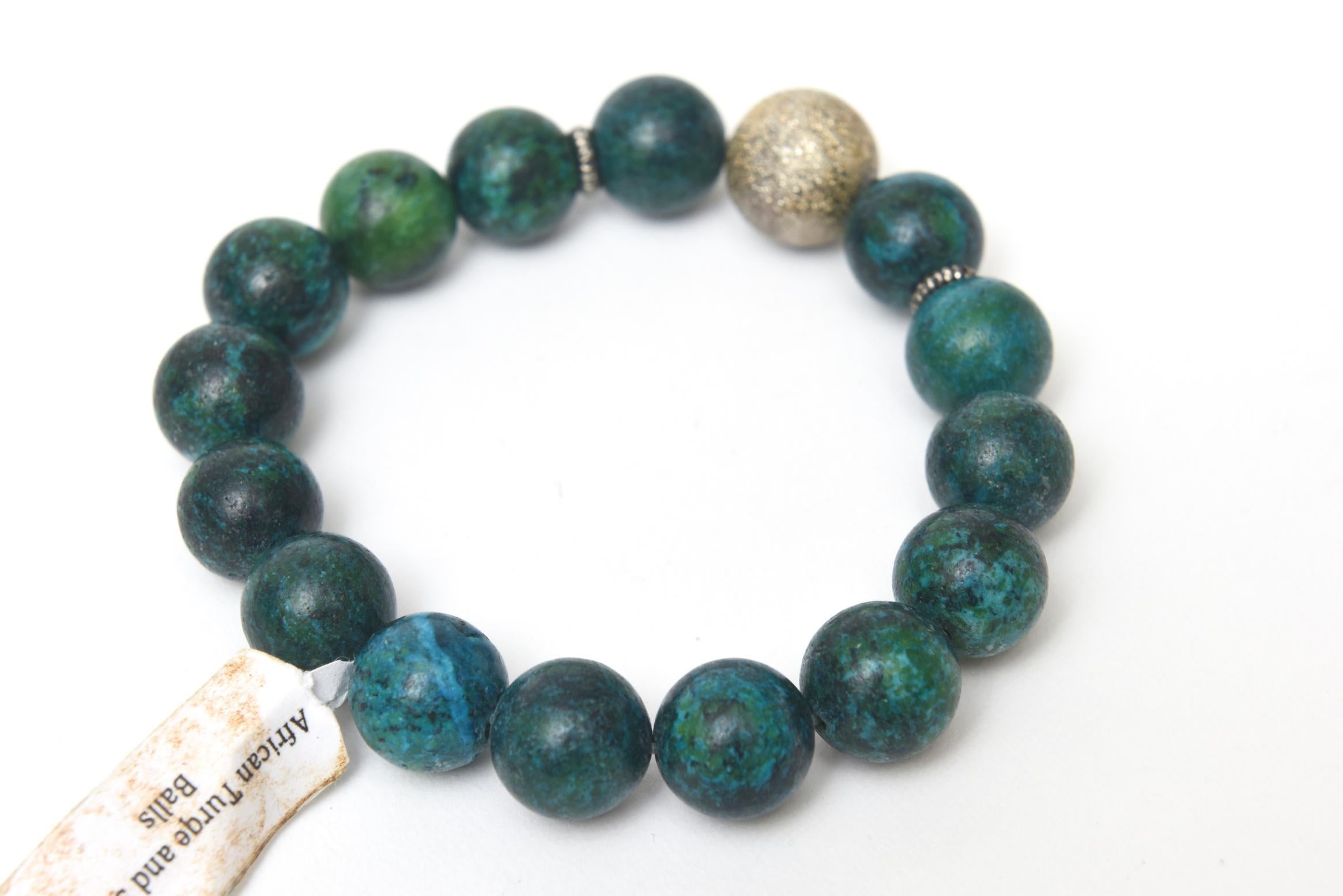 Trio de  Bracelets en perles de turquoise et boules d'argent fabriqués sur mesure par le bijoutier Pour femmes en vente