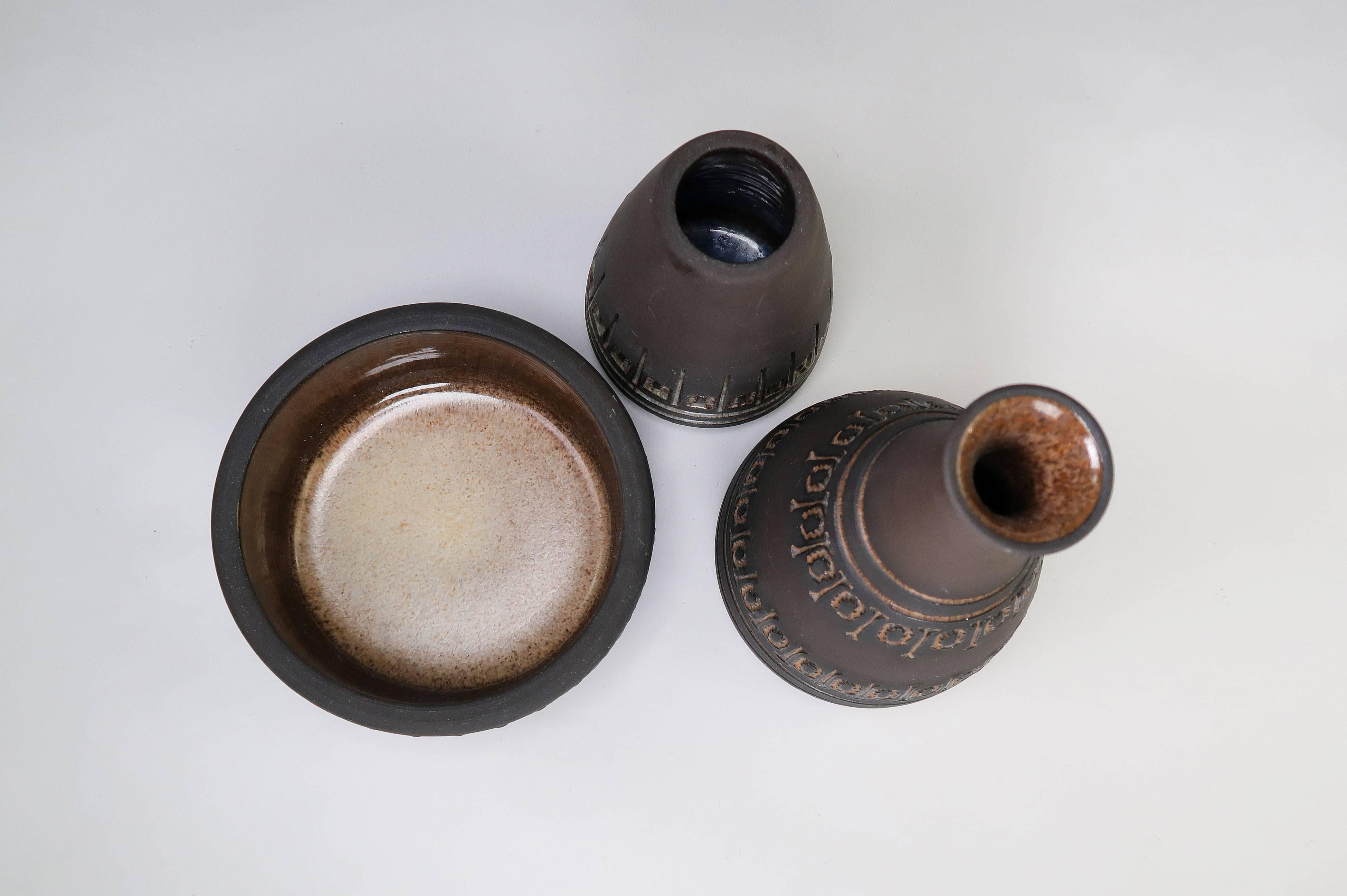 Hand-Carved Set of Rustic Ulla Winblad for Alingsås Vases and Bowl, 1960s