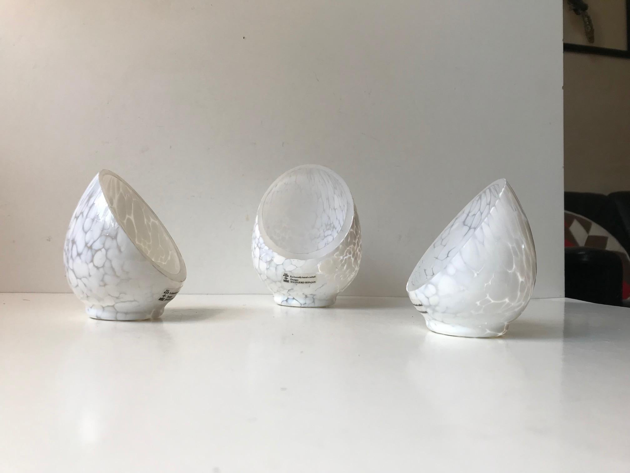 Moderne Trio de bougeoirs vintage en verre blister en forme d'œuf par Ingegerd Råman en vente
