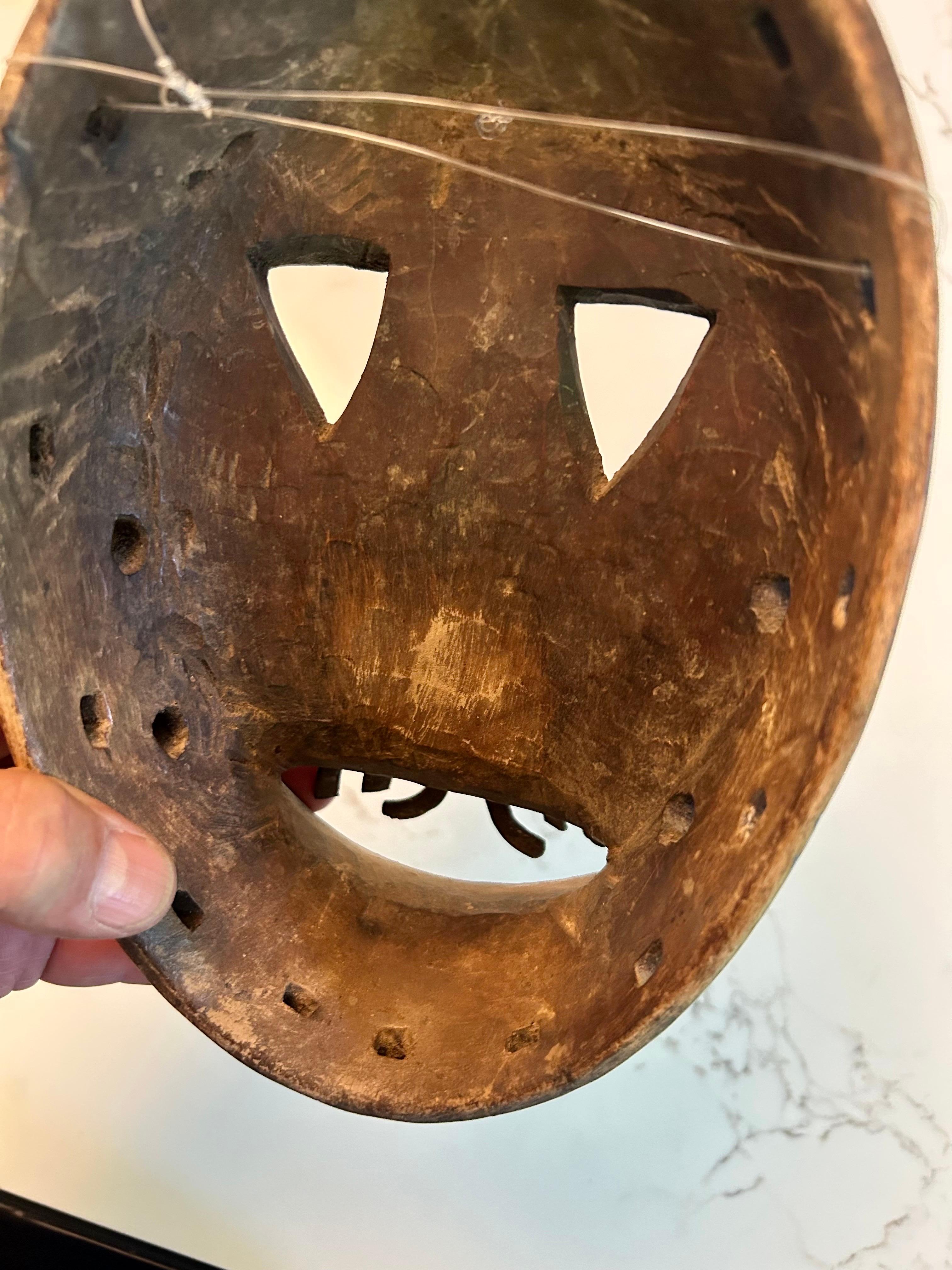Trio von Vintage-Masken Yombe + Dan Kran Afrikanische Kunst im Angebot 3