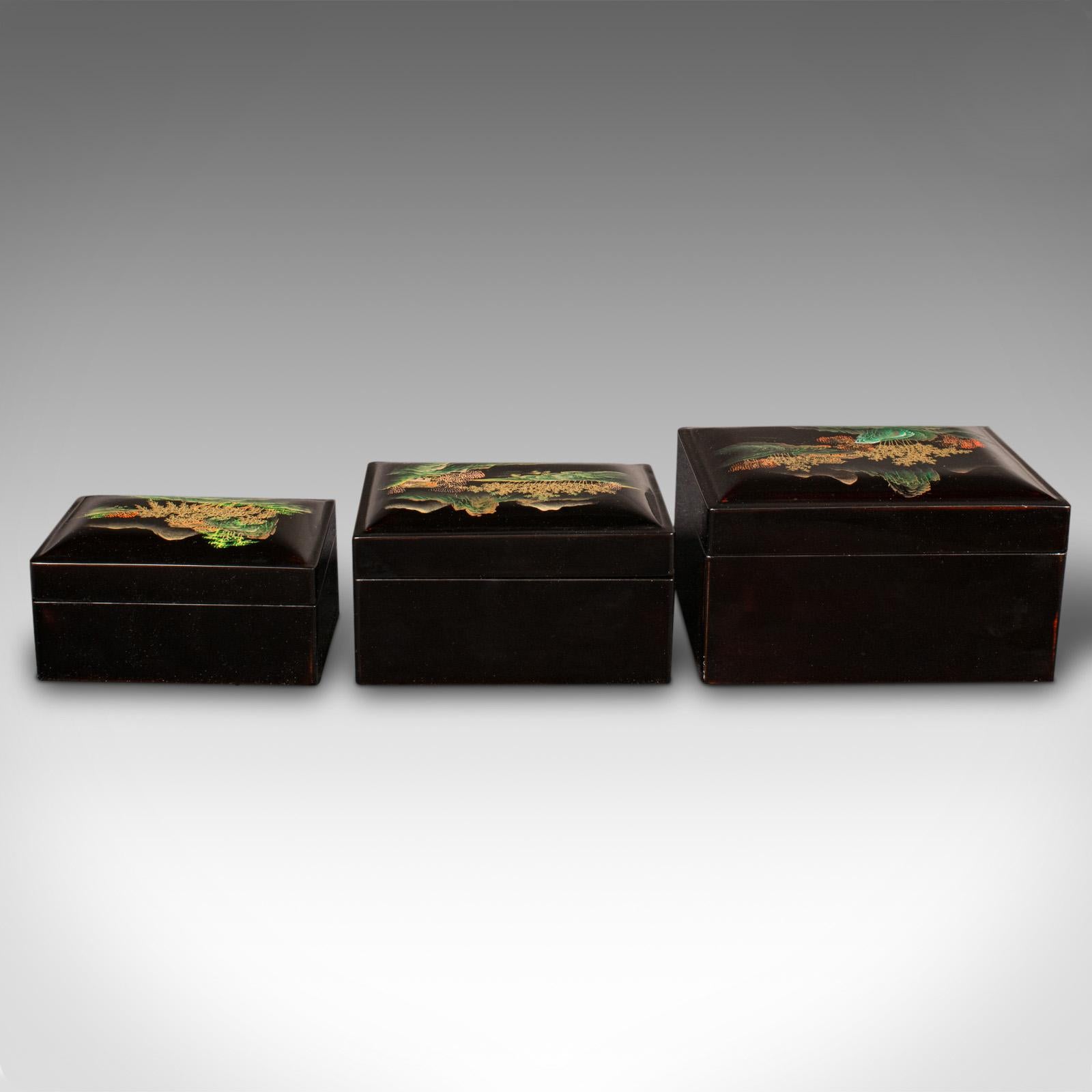 20ième siècle Trio de boîtes gigognes vintage japonaises, laquées, boîte de rangement Art déco, 1940 en vente