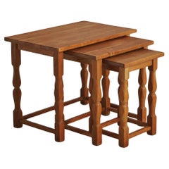 Trio de tables d'appoint gigognes en bois, Suède 20ème siècle