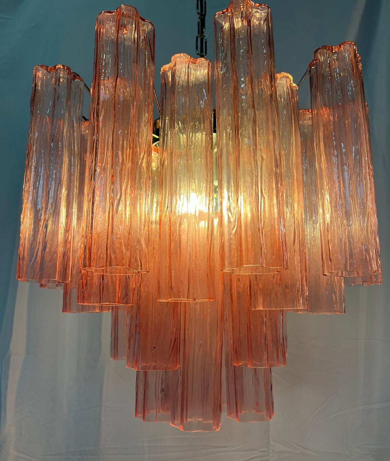 Trio di lampadari a tubo in vetro rosa, Murano, anni '70 in vendita 6
