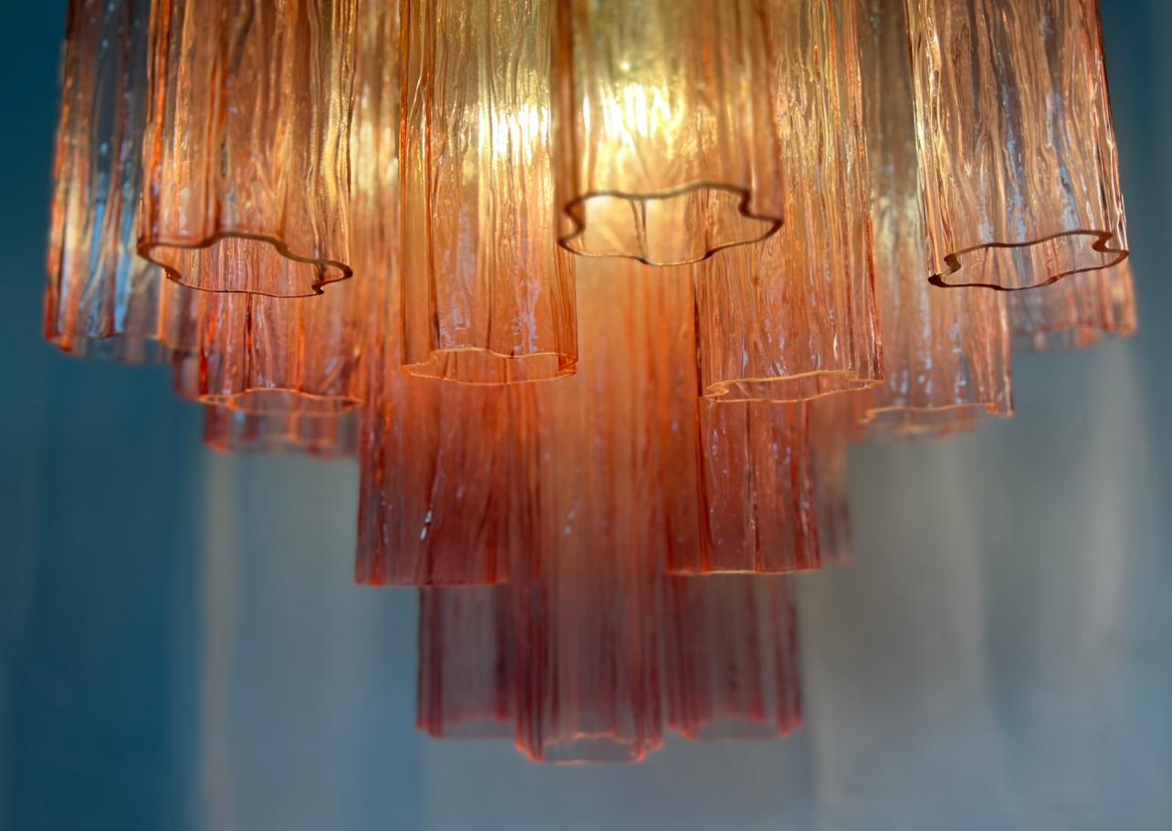 XX secolo Trio di lampadari a tubo in vetro rosa, Murano, anni '70 in vendita