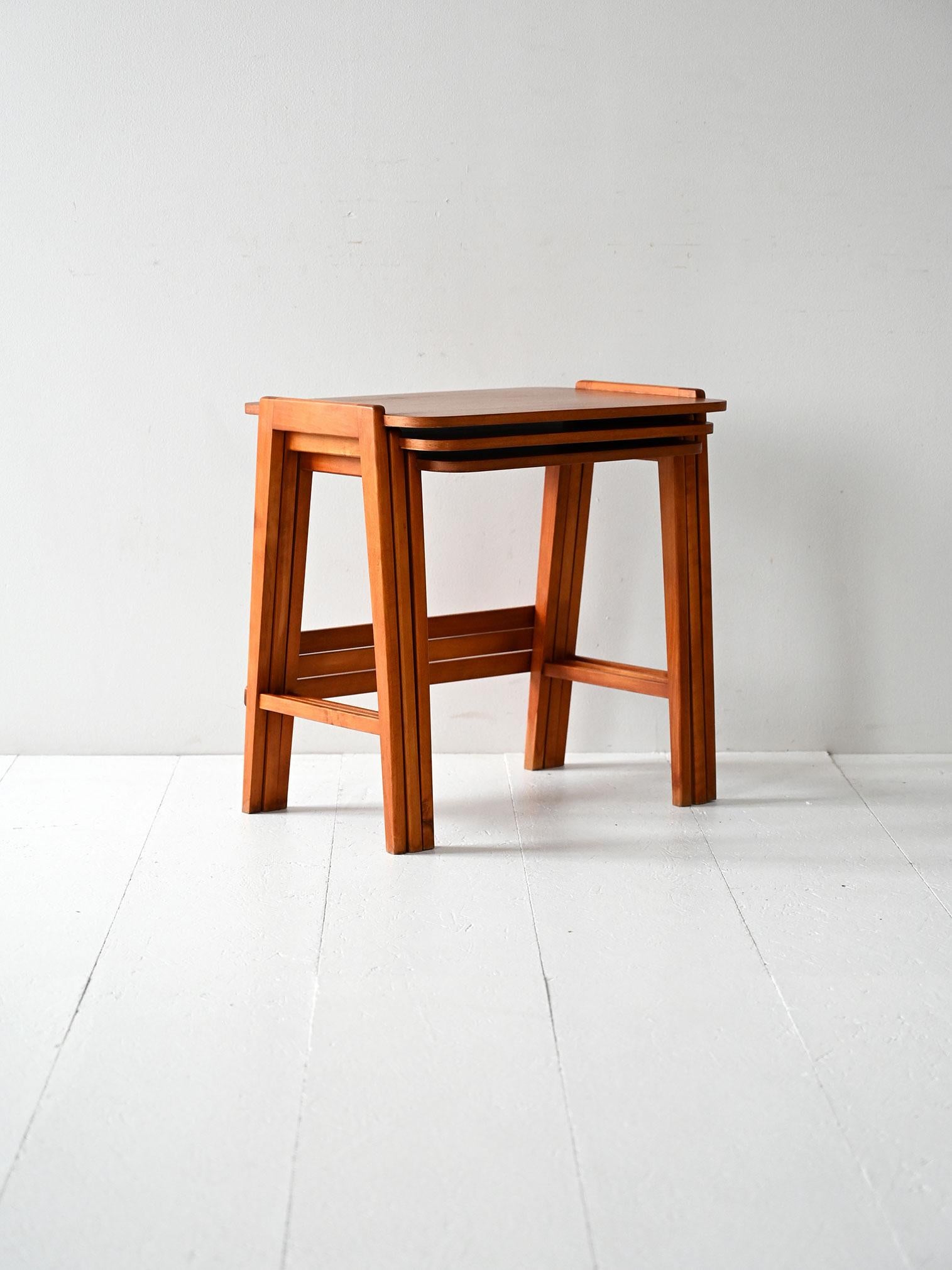 Trio of Scandinavian interlocking coffee tables 1960s In Good Condition For Sale In Brescia, IT