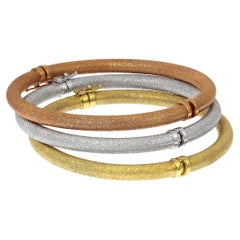 Trio de bracelets assortis en or jaune, rose et blanc 18 carats