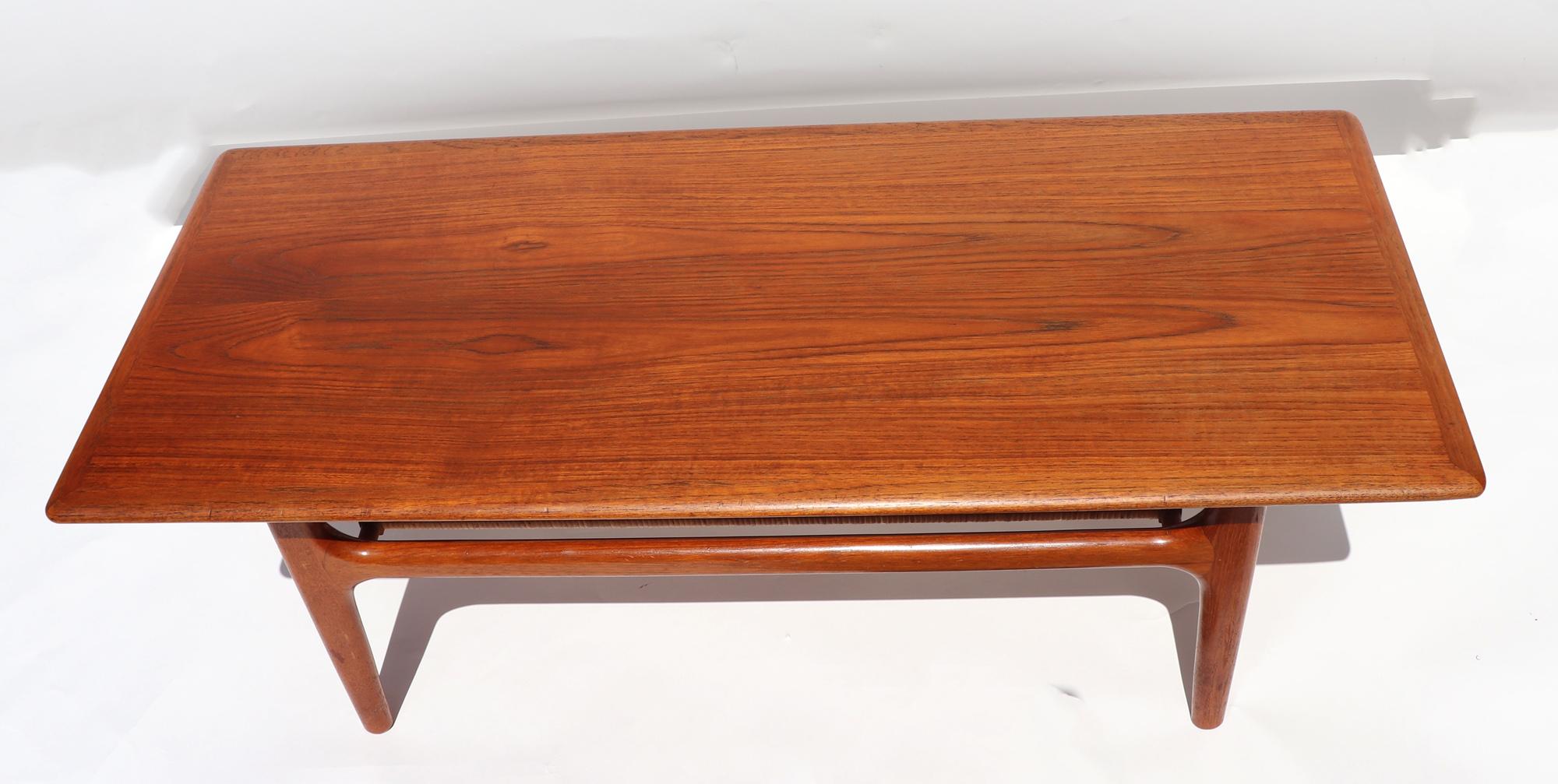 Trioh Danish Modern Coffee Table In Good Condition In Downingtown, PA