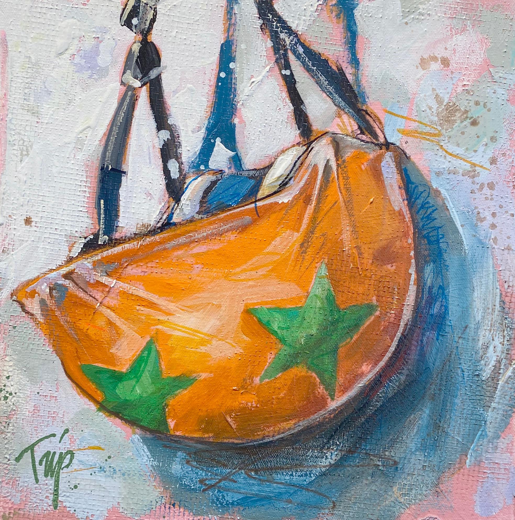 Dieses abstrakte Werk, "Orange Star Head", ist ein 12x12 Acrylgemälde auf Leinwand, das einen einzelnen orangefarbenen Jockeyhelm mit einem grünen Sternenmuster zeigt. Parks charakteristische rosafarbene Untermalung ist durch die vielen Schichten