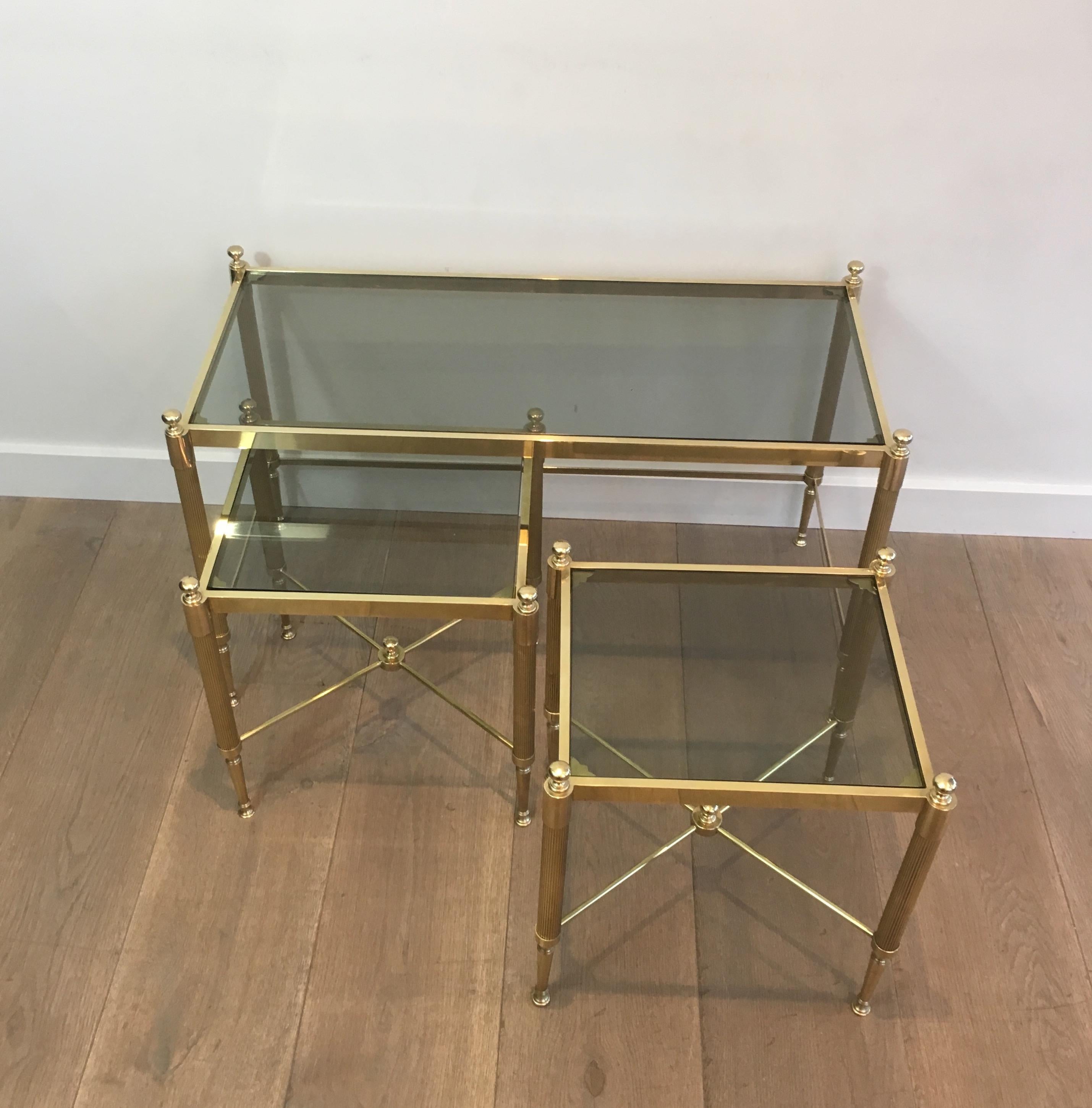 Tripartite Brass Coffee Table made of a Main Table and 2 Nesting Side Tables In Good Condition In Marcq-en-Barœul, Hauts-de-France