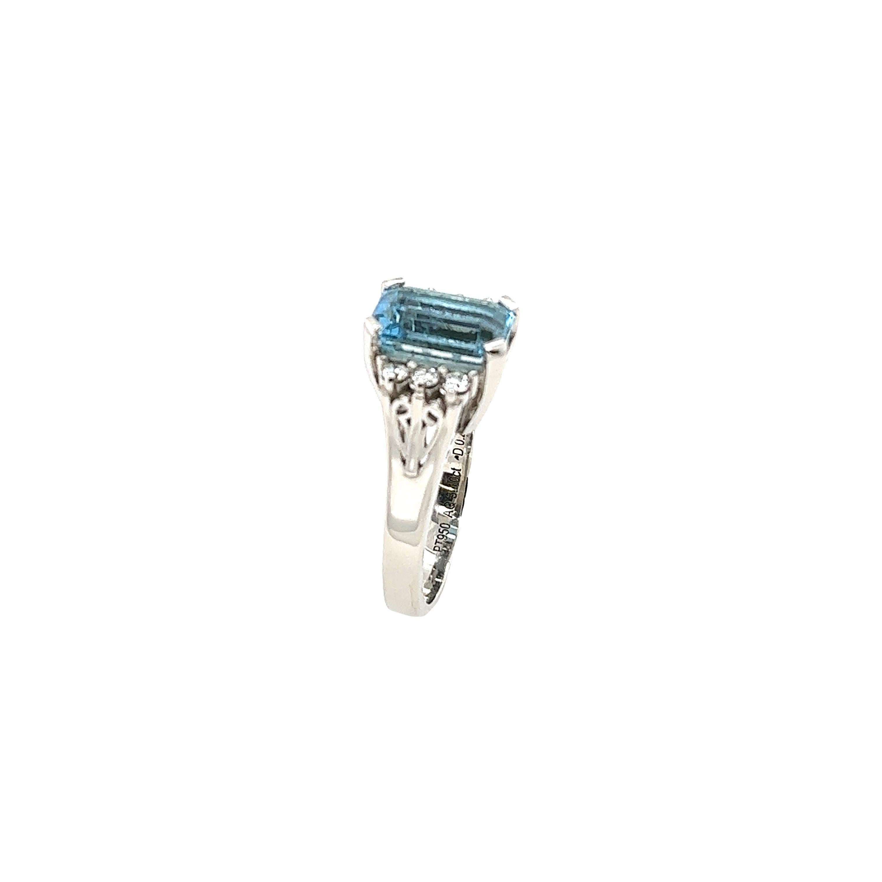 Triple AAA Emerald Cut 3.10ct Aquamarine Ring w/ 3 Diamonds on Sides in Platinum In New Condition For Sale In London, GB