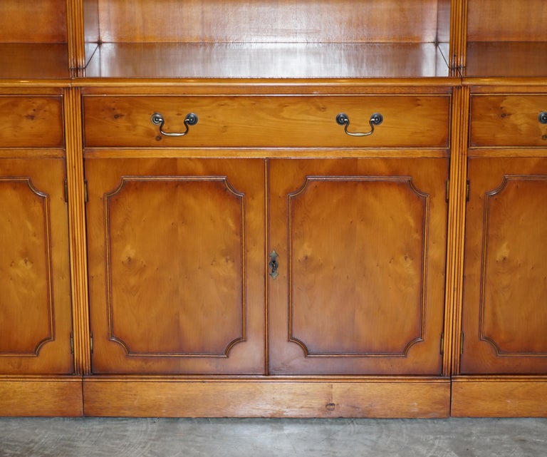 Triple Bank Bradley Furniture Burr Yew Wood Library Display Bookcase with Lights In Good Condition For Sale In , Pulborough