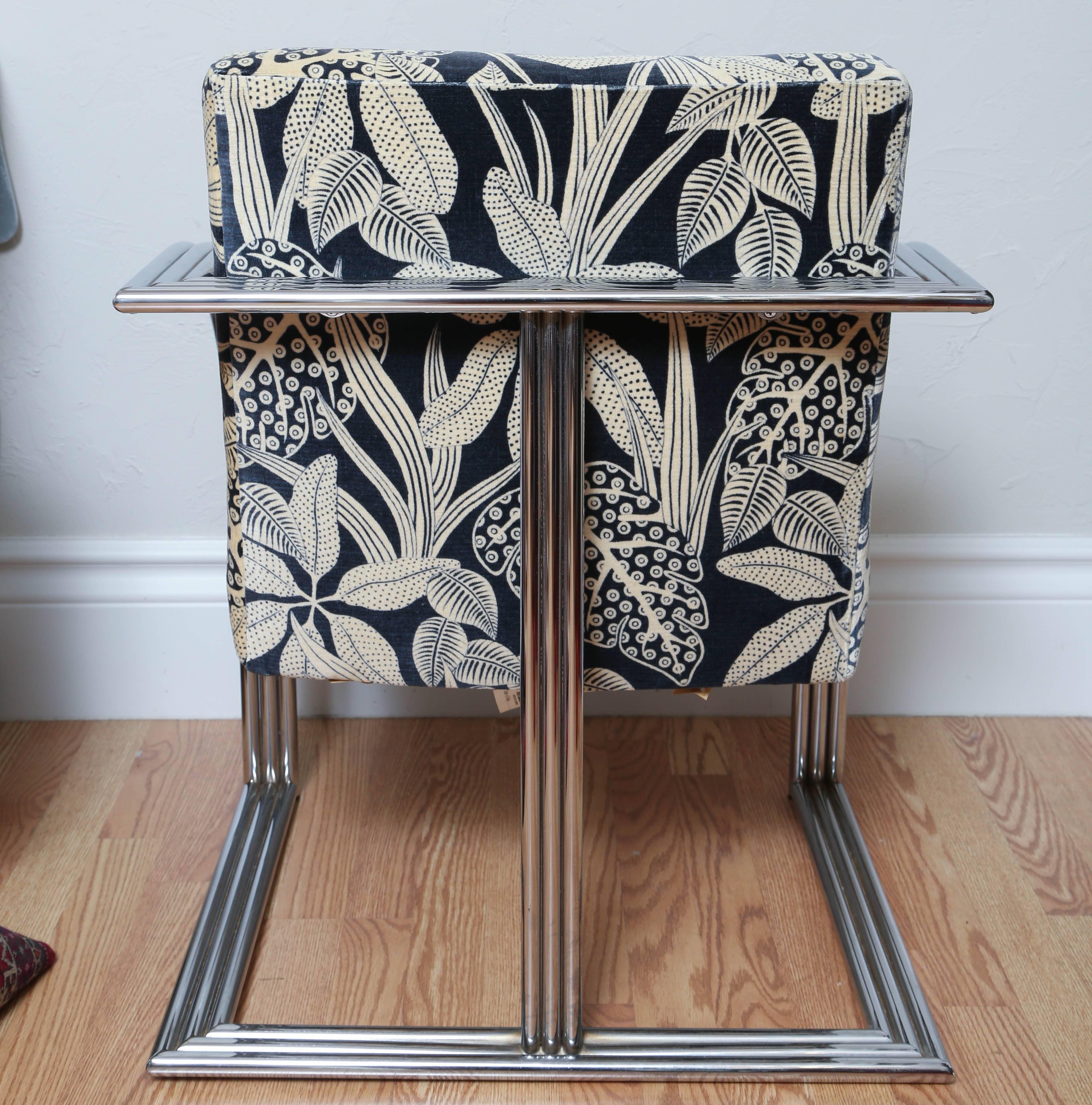 20ième siècle Fauteuil de style Art déco à triple bande chromée de Milo Baughman en vente