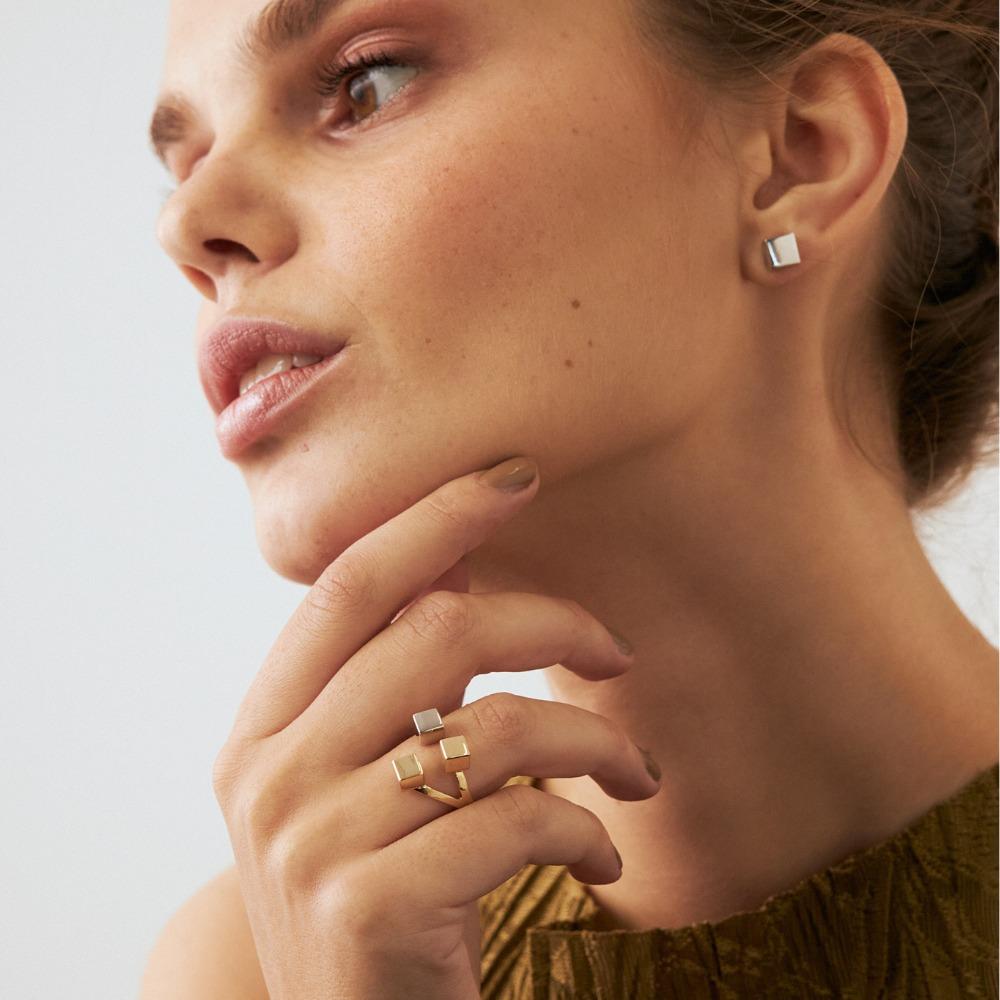 Triple Cubes Open Ring in 14K Solid Yellow Gold In New Condition For Sale In New York, NY