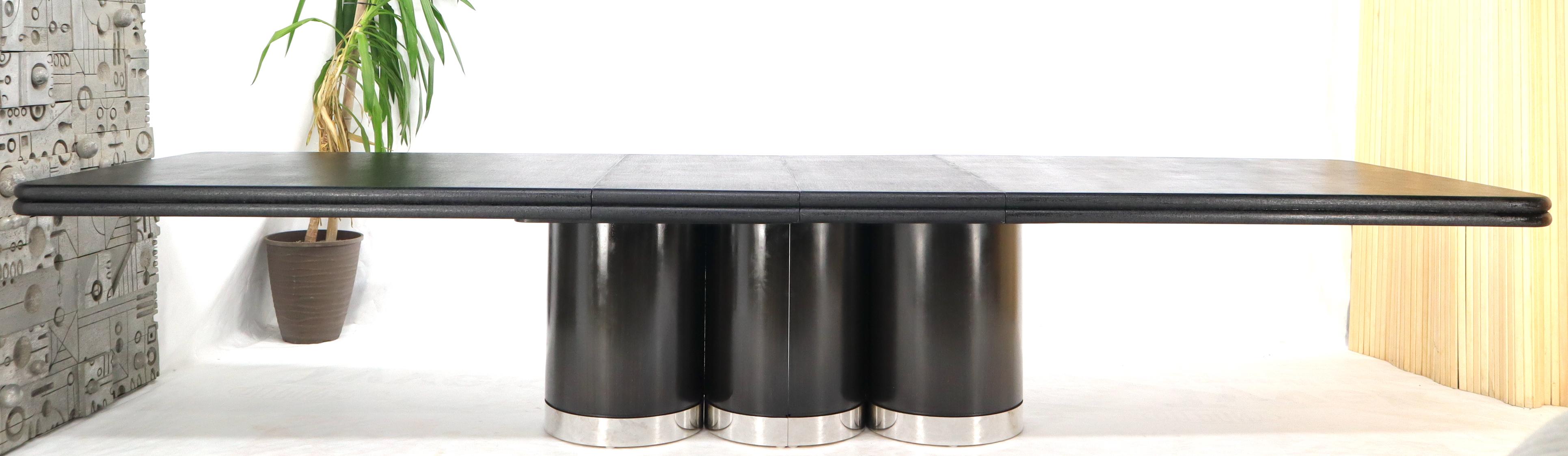 Table de salle à manger extra longue à triple base cylindrique laquée et enveloppée de tissu en vente 4