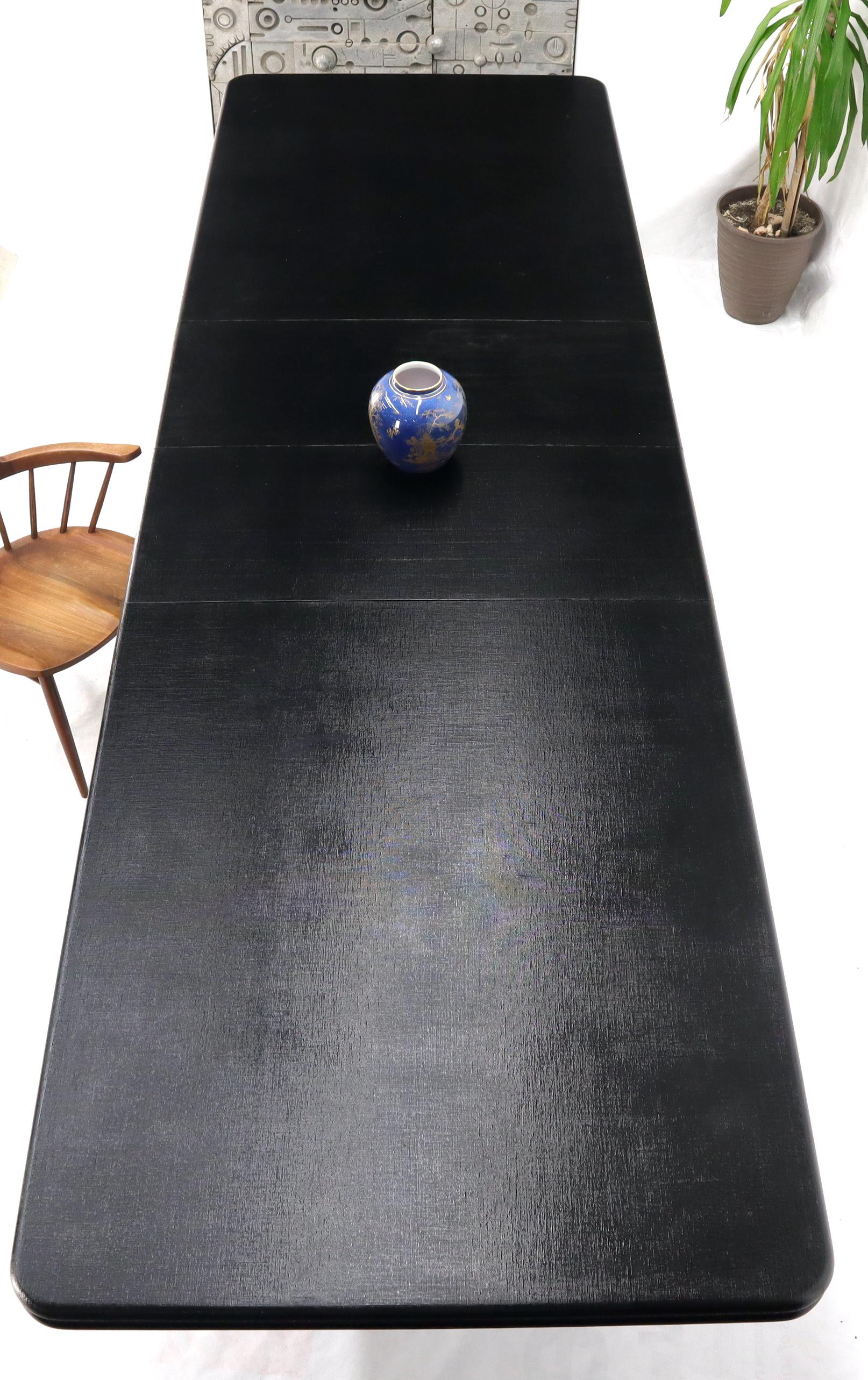 Table de salle à manger extra longue à triple base cylindrique laquée et enveloppée de tissu en vente 10