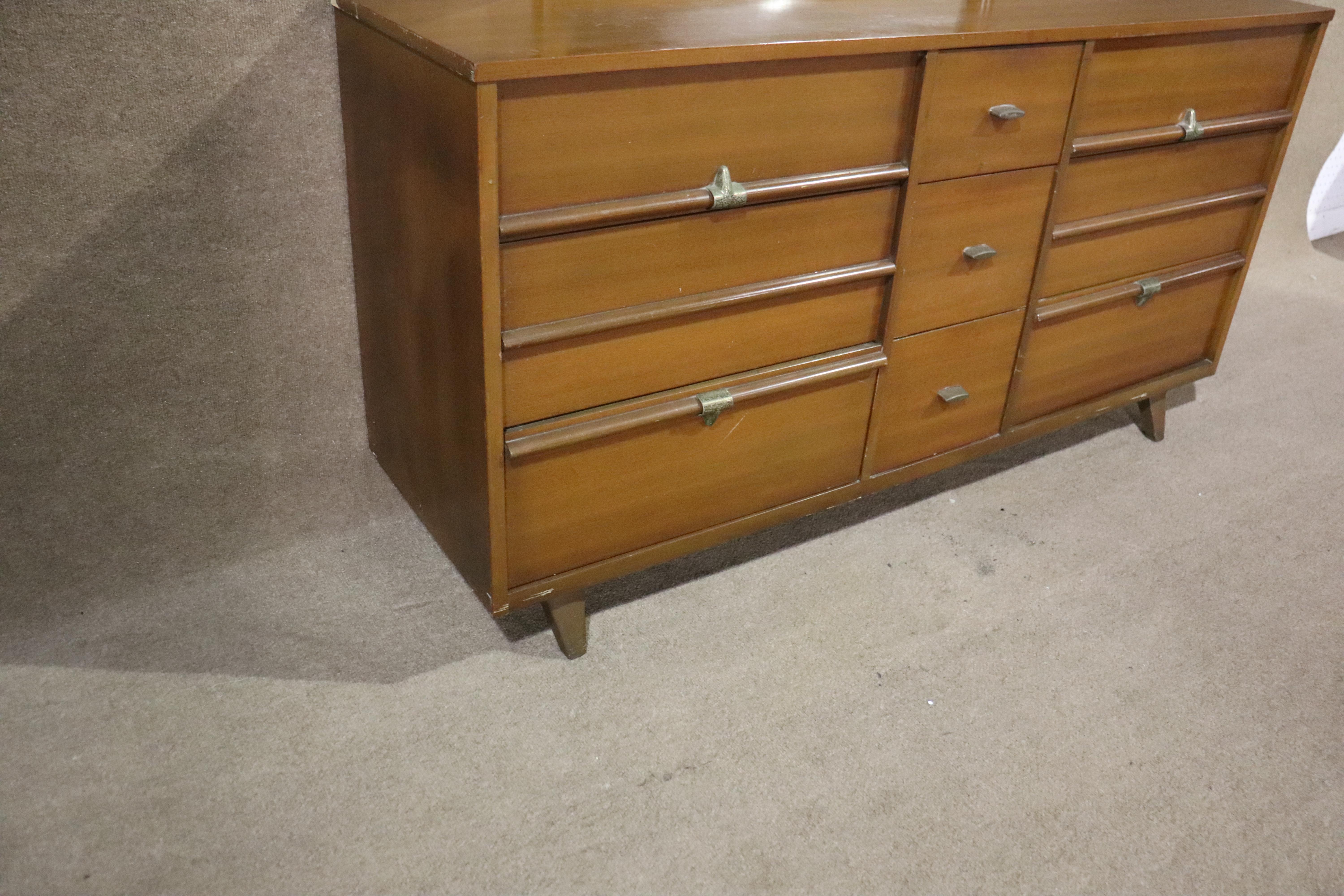 Triple Dresser w/ Mirror In Good Condition For Sale In Brooklyn, NY