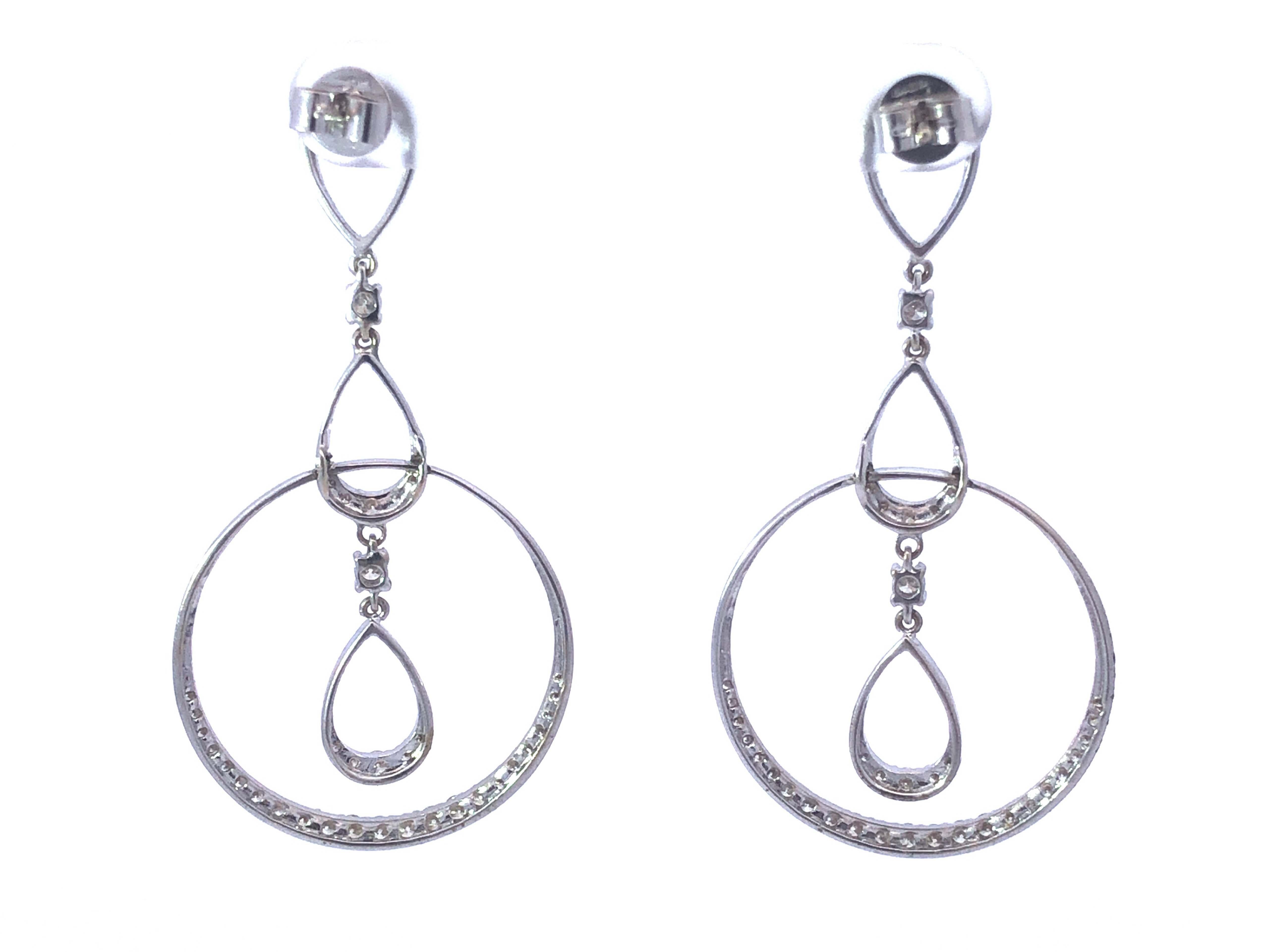 Triple Drop Dangly Diamond Earrings in 18k White Gold In Excellent Condition For Sale In Honolulu, HI