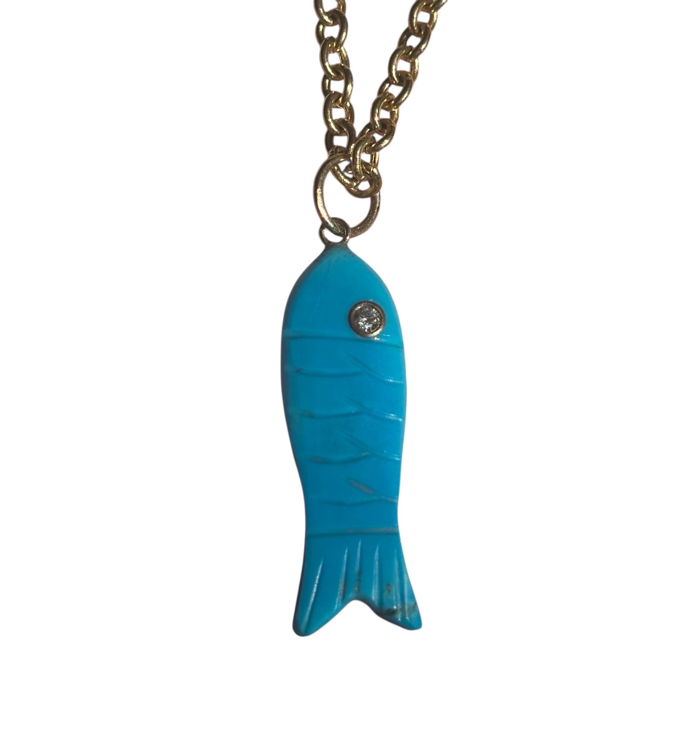 Ciondolo a forma di pesce con tre gemme, turchese, diamante, zaffiro rosa e oro 14k In condizioni Nuovo in vendita a New York, NY