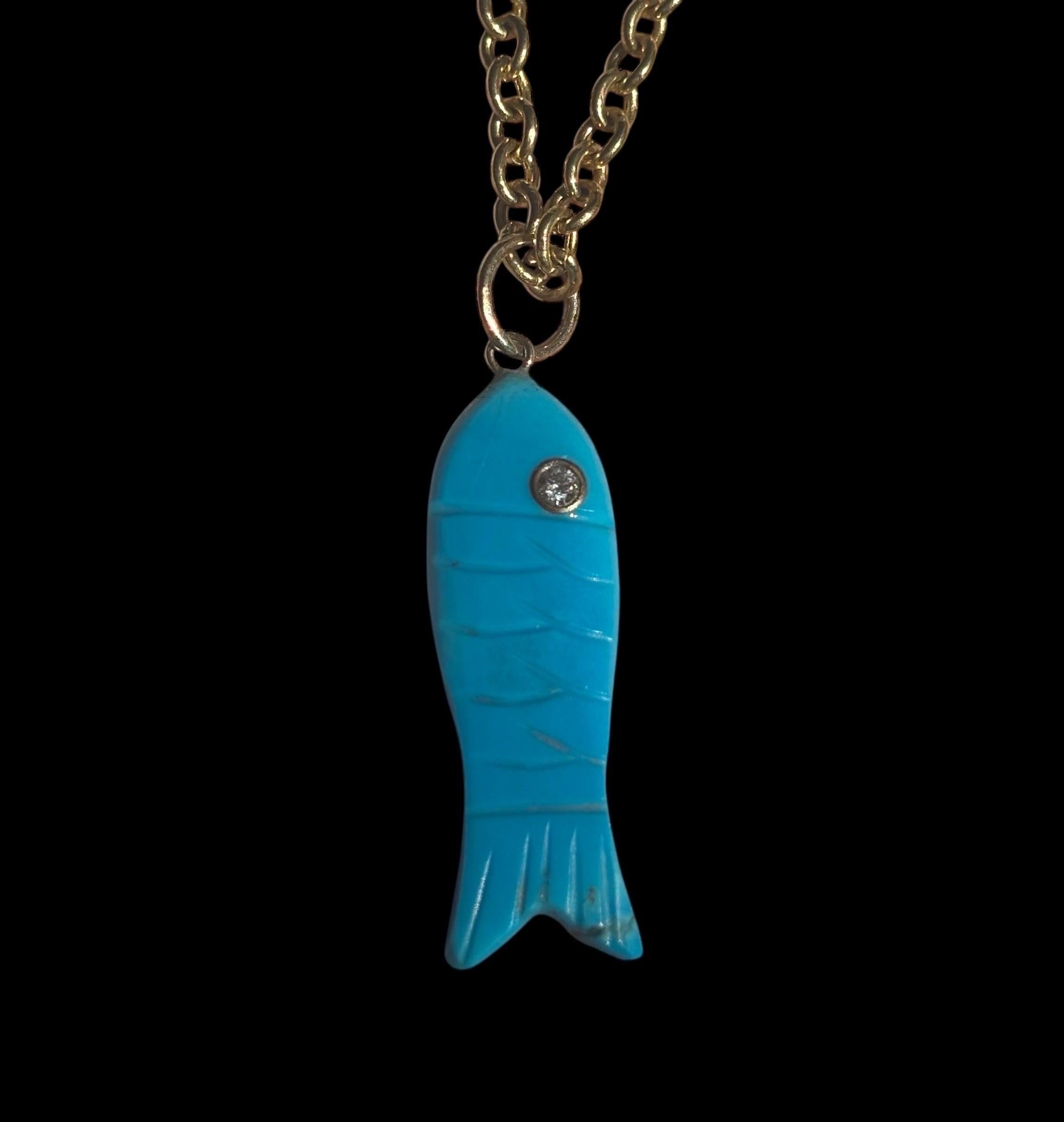 Ciondolo a forma di pesce con tre gemme, turchese, diamante, zaffiro rosa e oro 14k in vendita 1