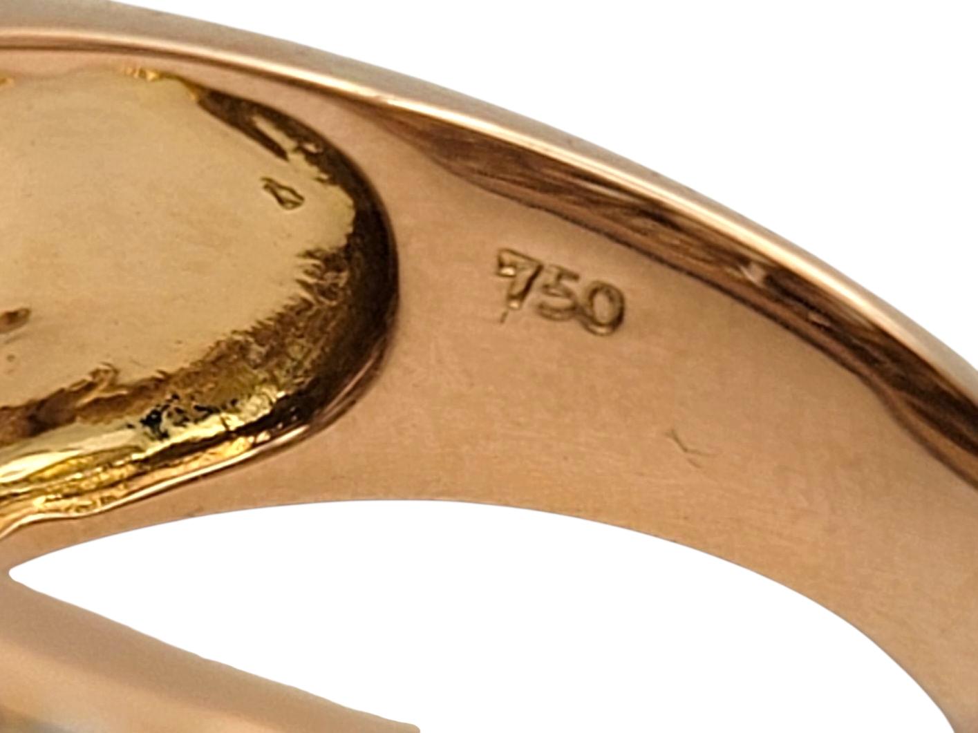 Anello a fascia con diamante fluttuante e triplo cuore in oro rosa lucido 18 carati in vendita 2