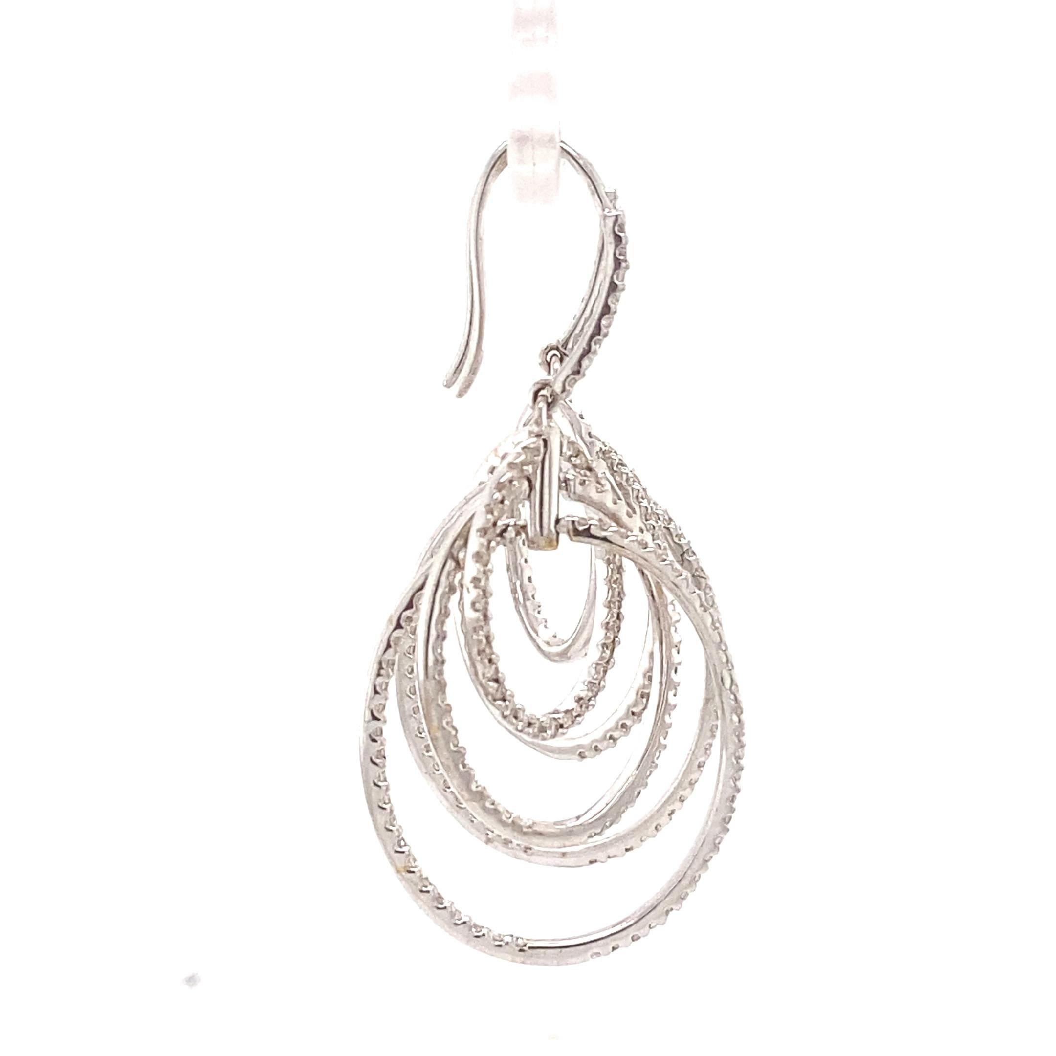 Pendientes colgantes de triple aro de diamantes en oro macizo de 14k (certificado) en venta 2
