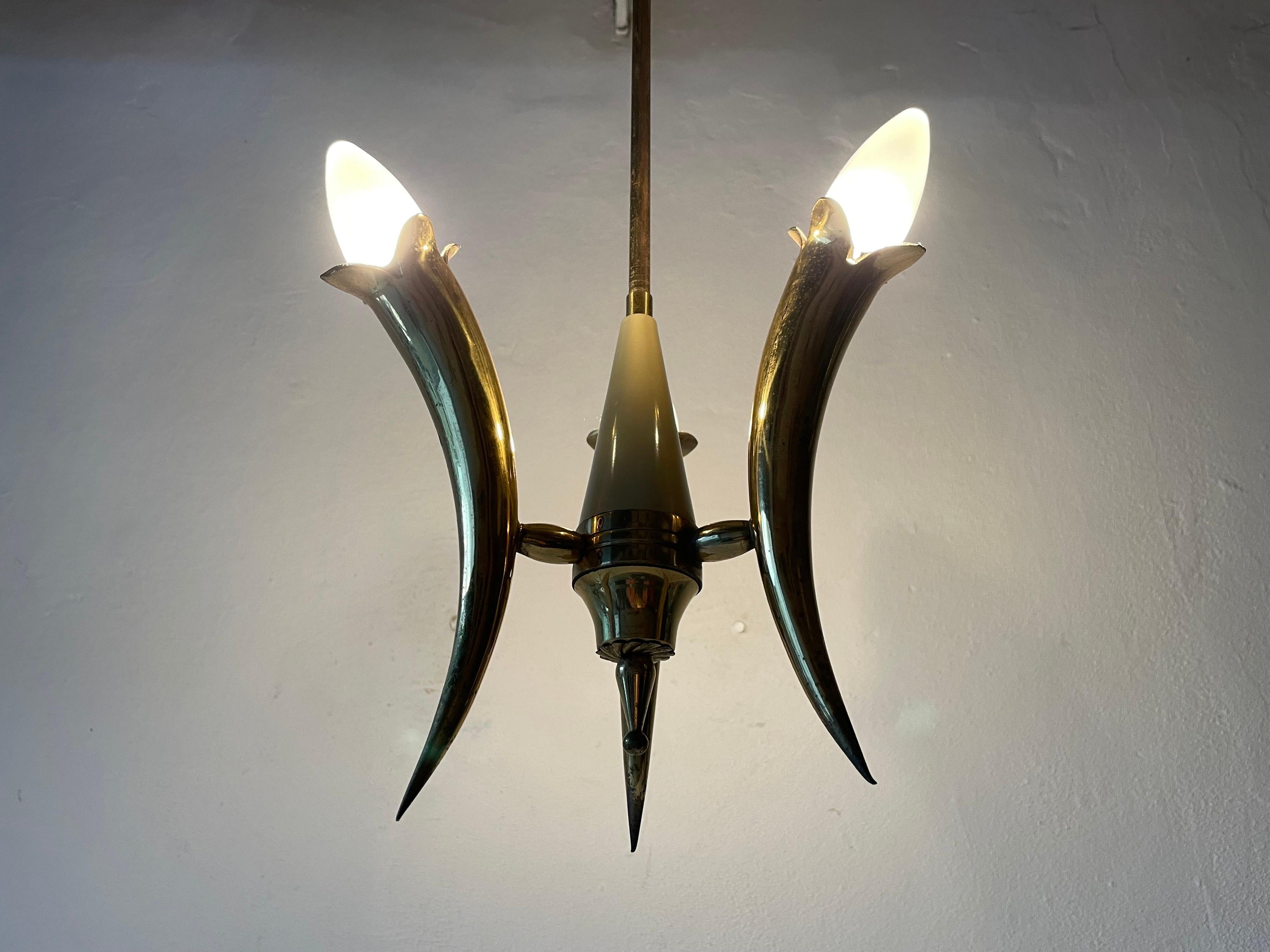 Triple Horn Brass Shade Mid-Century Modern Chandelier, 1950s, Italy For Sale 5