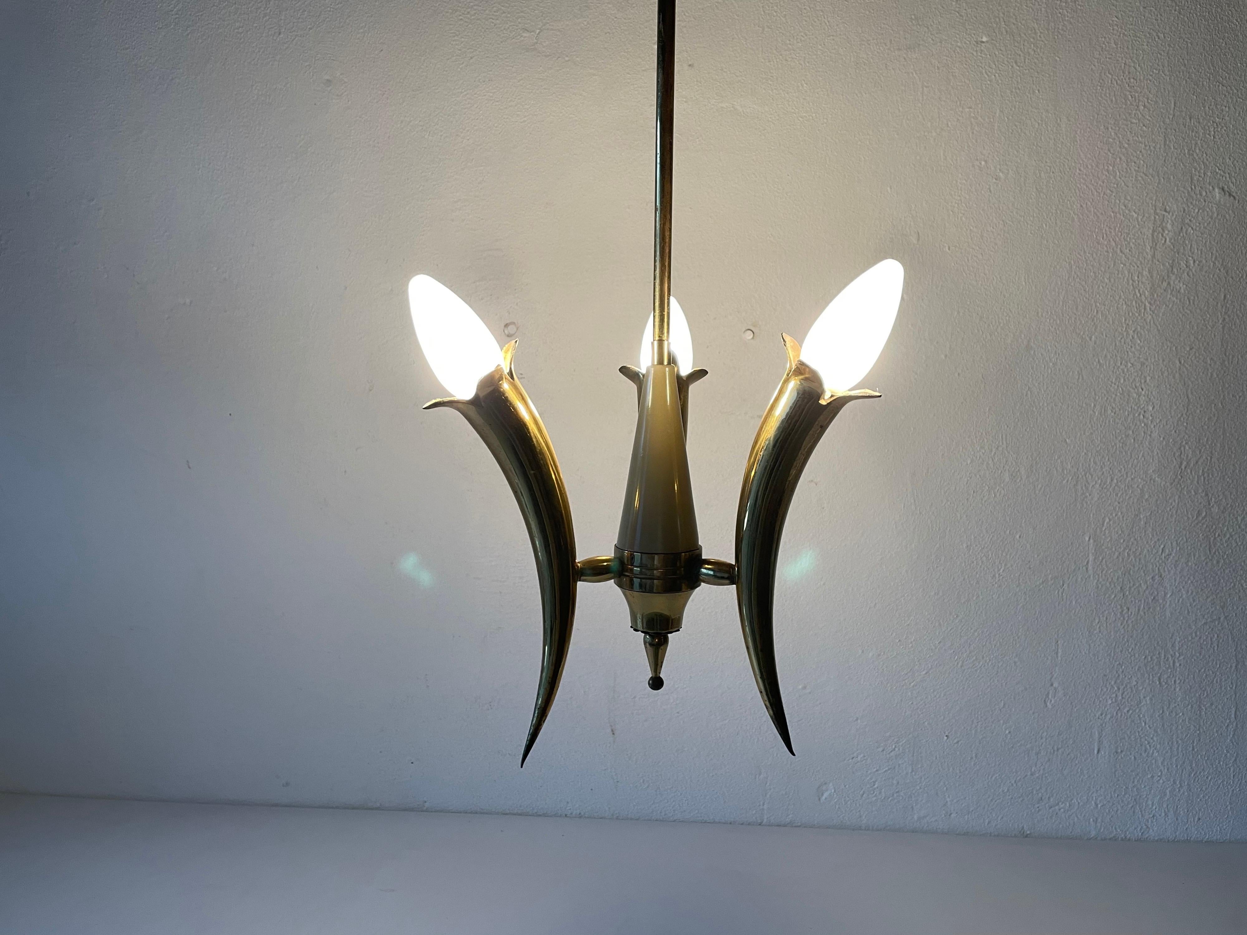 Triple Horn Brass Shade Mid-Century Modern Chandelier, 1950s, Italy For Sale 7