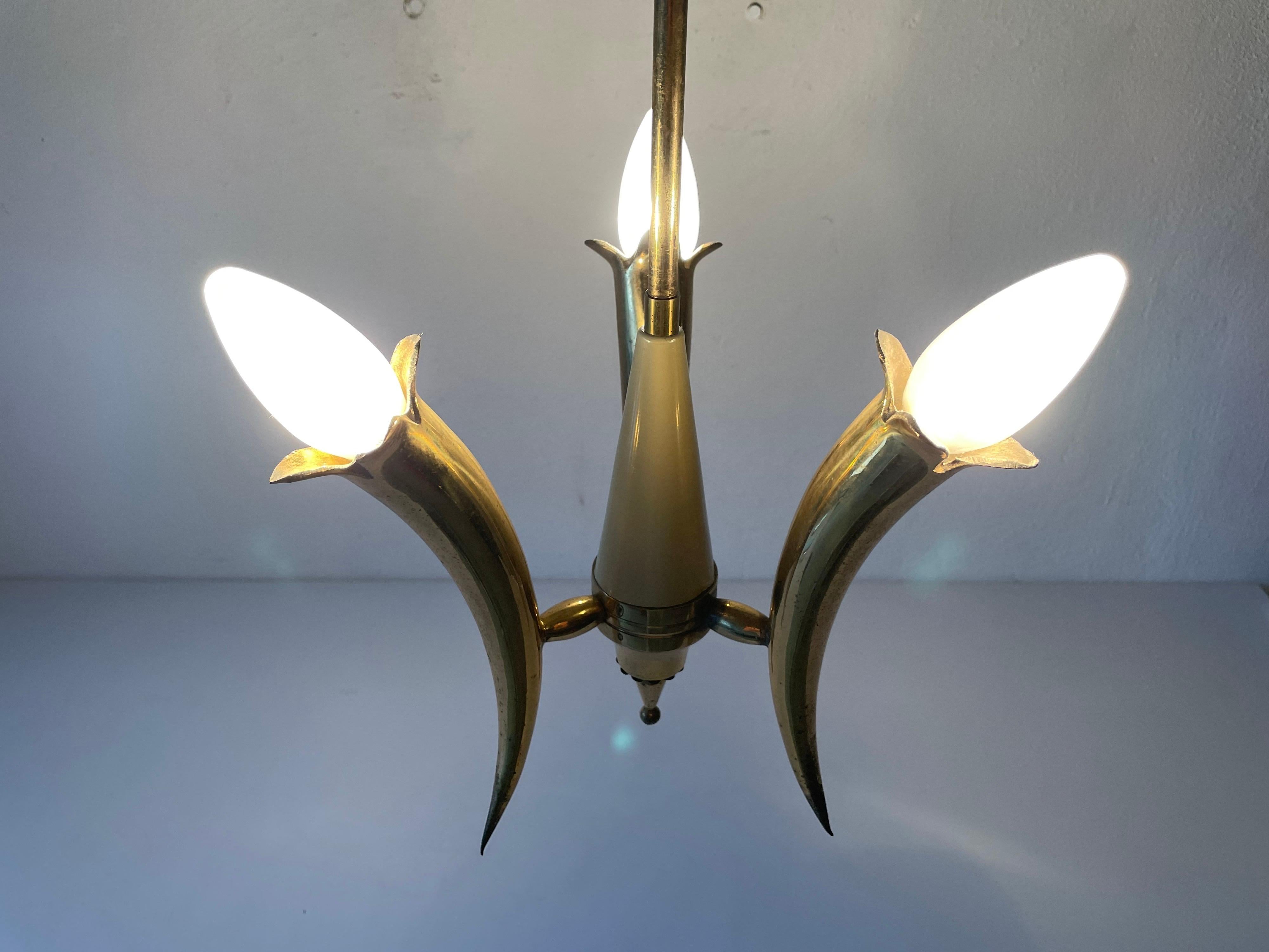 Triple Horn Brass Shade Mid-Century Modern Chandelier, 1950s, Italy For Sale 10