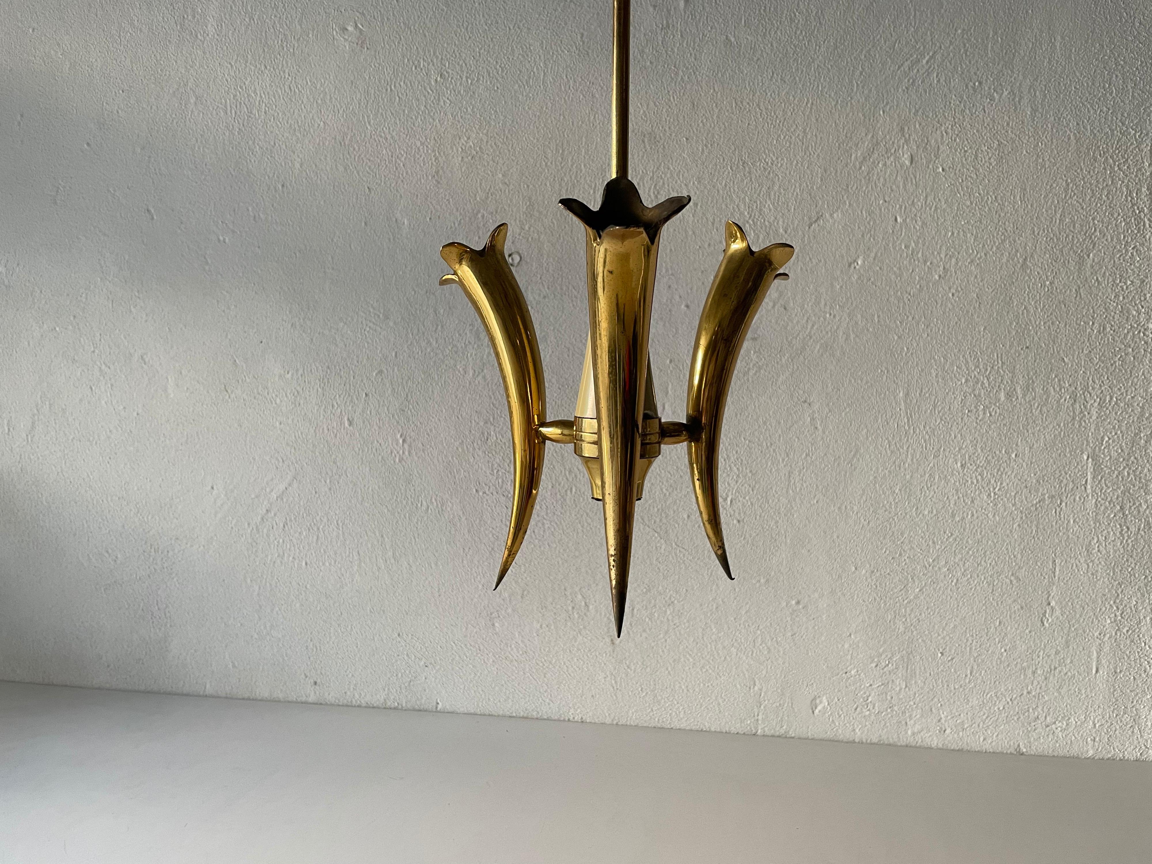 Triple Horn brass shade Mid-Century Modern chandelier, 1950s, Italy

Elegant design pendant lamp

Lampshade is in good condition and very clean. 
This lamp works with 3xE14 light bulbs. 
Wired and suitable to use with 220V and 110V for all