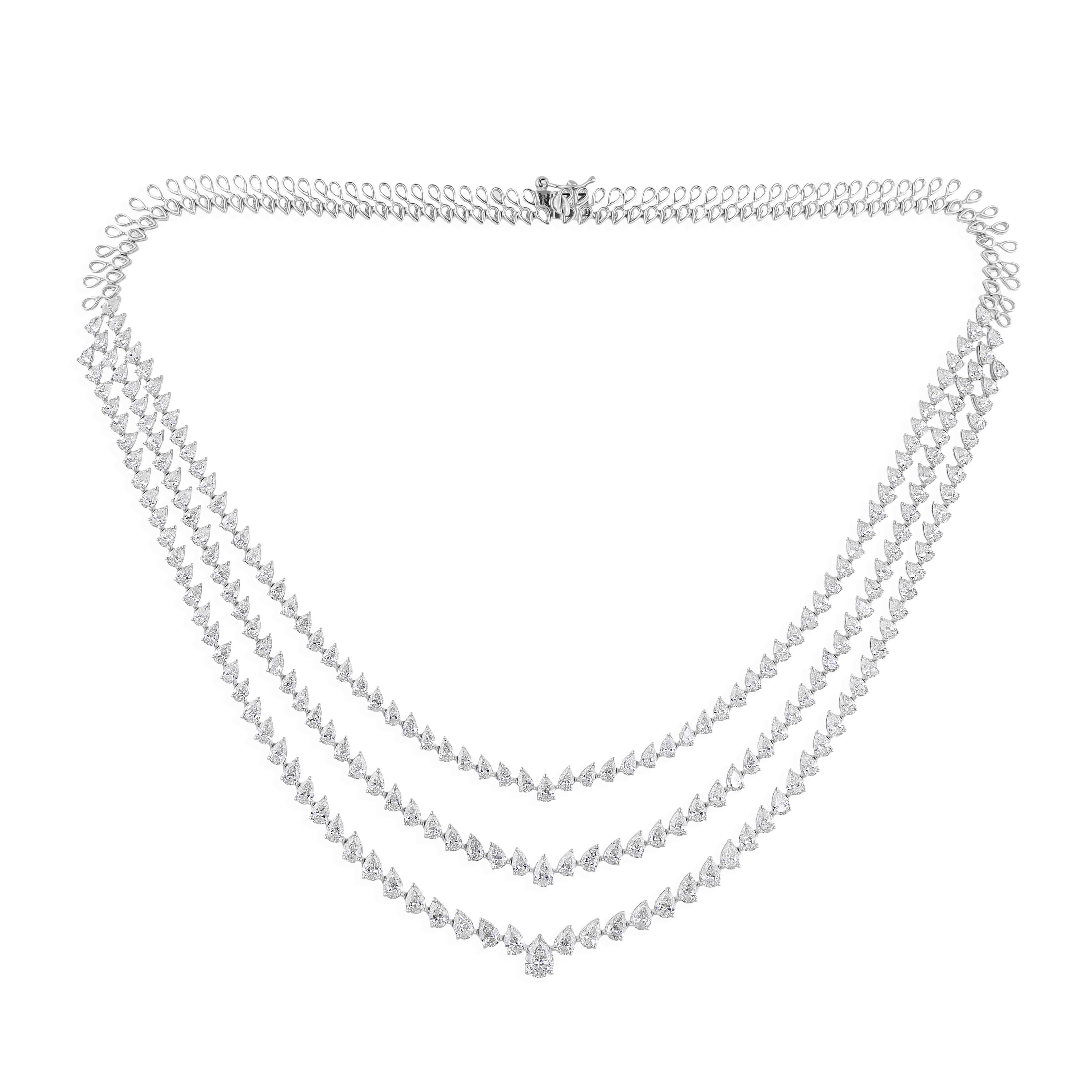 Triple Layer 23.17Ct Pear Cut Diamond Wedding Necklace For Wife 14K White Gold.
Dieses Schmuckstück besticht durch drei kaskadenförmige Lagen birnenförmiger Diamanten, die aus jedem Blickwinkel glänzen. Jeder Stein im Birnenschliff wurde sorgfältig