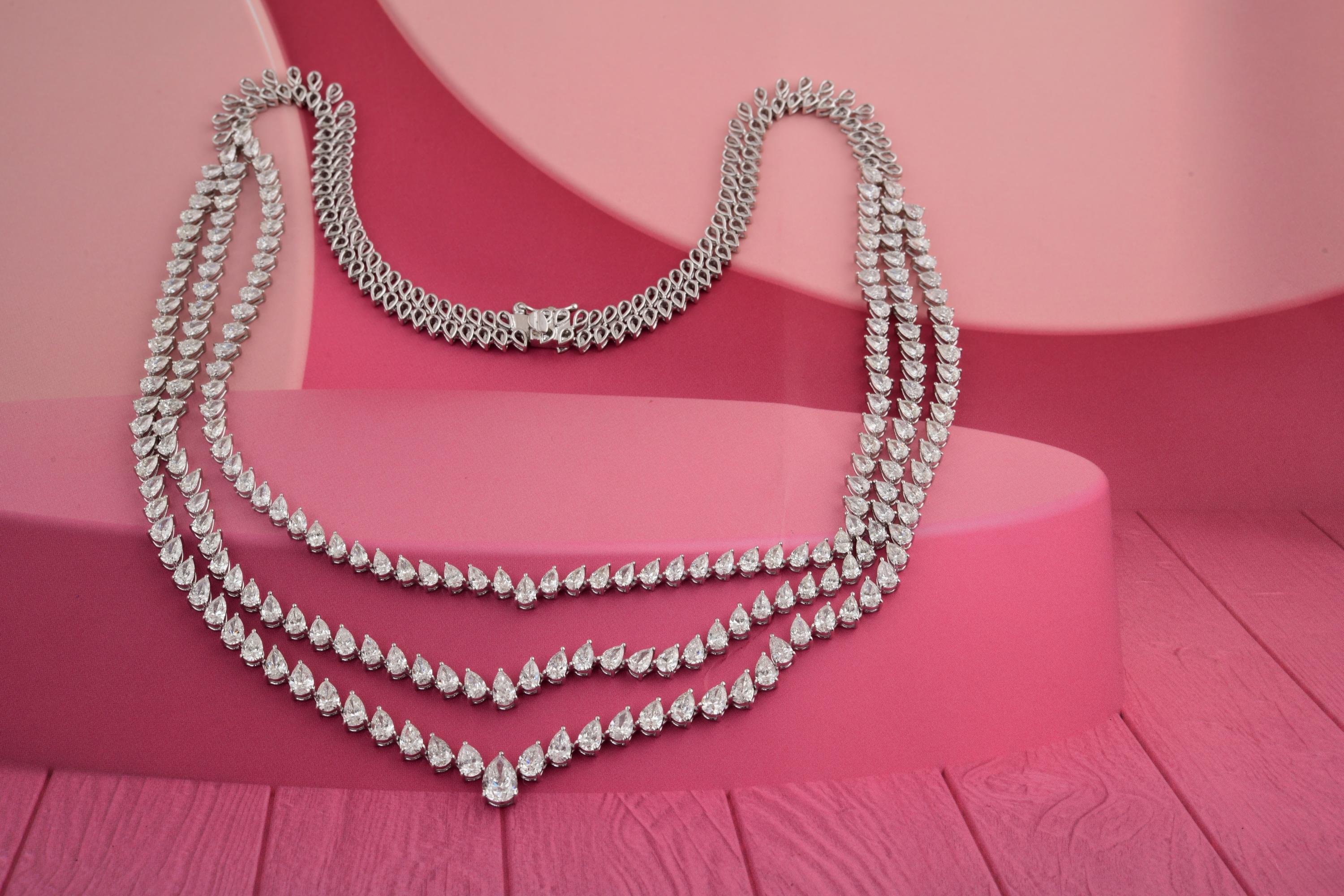 Triple Layer 23.17Ct Pear Cut Diamond Hochzeit Halskette für Frau 18K Weißgold (Moderne) im Angebot