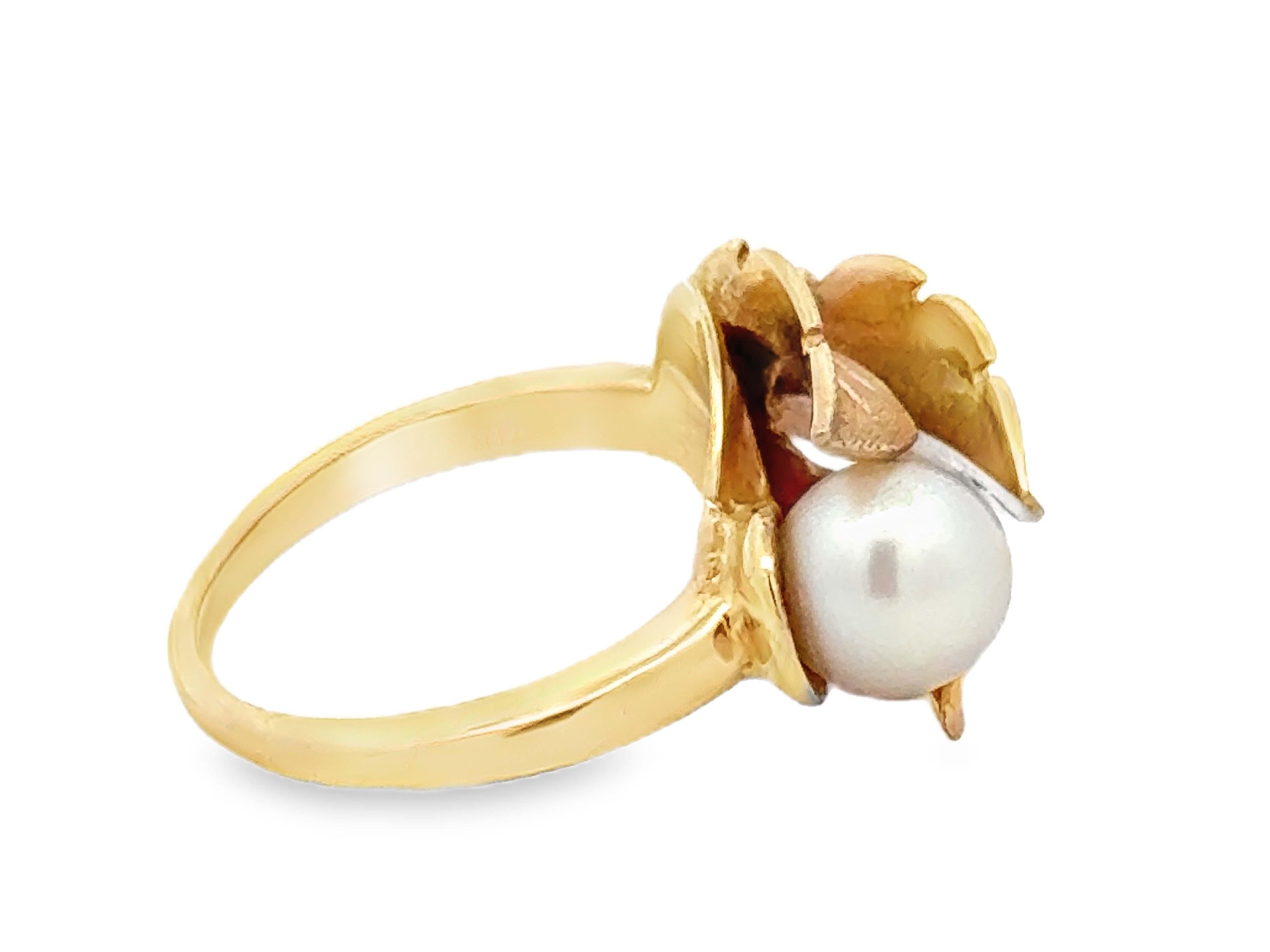 Triple Leaf Akoya Pearl Ring 14k Yellow Gold In Excellent Condition For Sale In Honolulu, HI