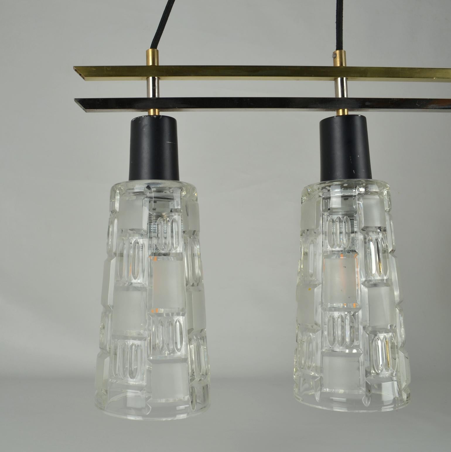 Dreifach-Leuchten-Kronleuchter aus Messing, Chrom und Klarglas, 1960er Jahre im Angebot 7