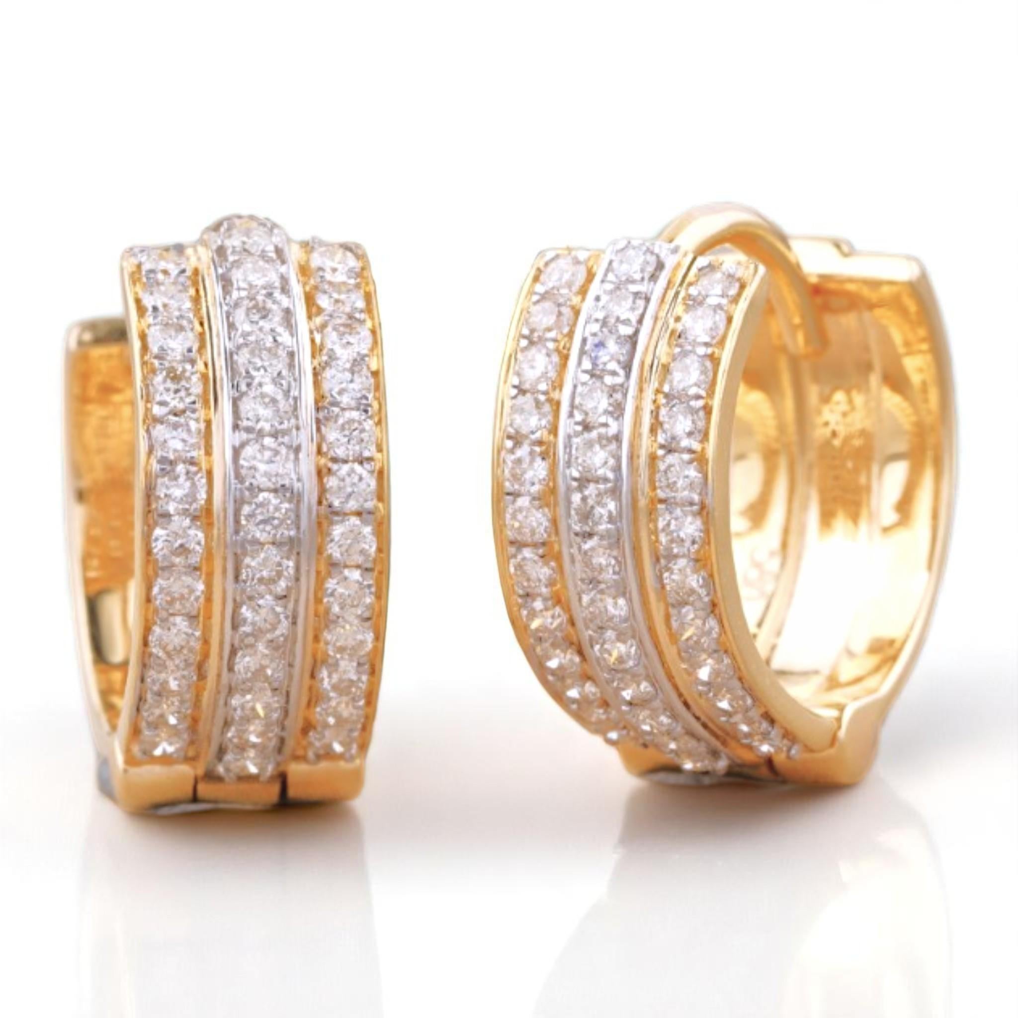 Donna Orecchini Huggie con diamante a tripla linea in oro massiccio 14K (certificati) in vendita