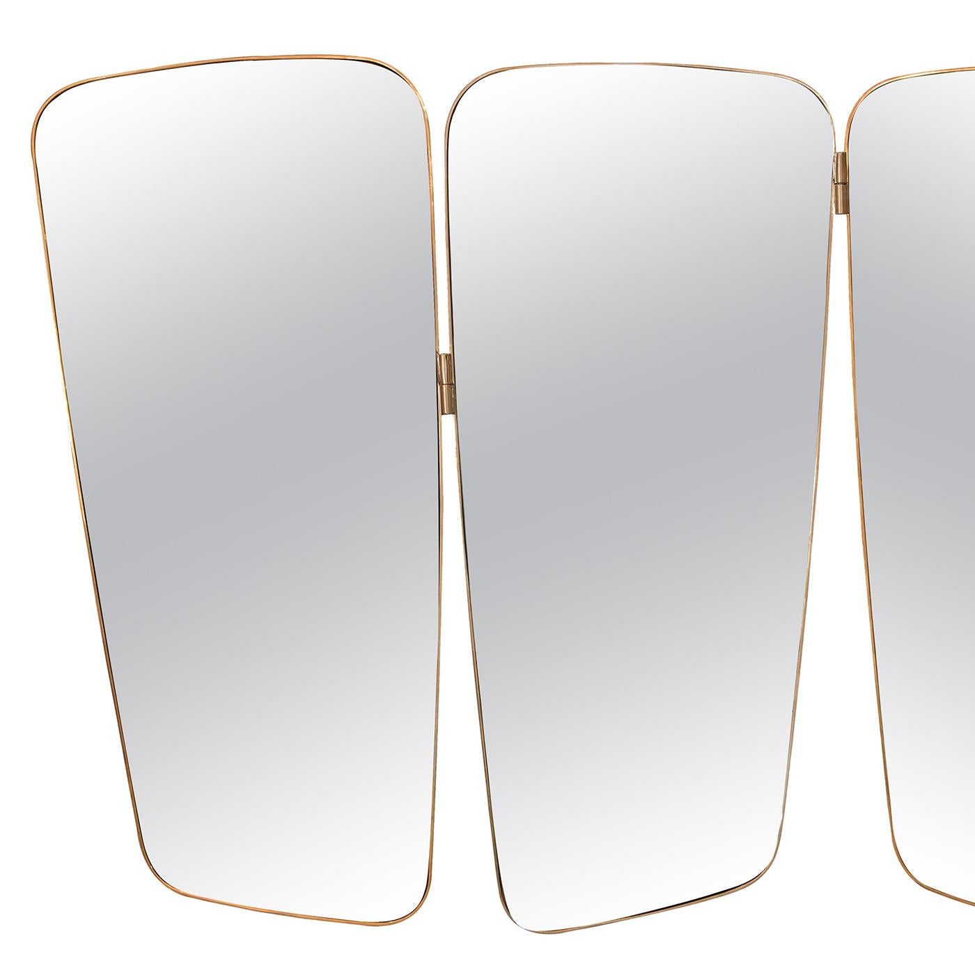 Mirror triple with three glass mirror panels
with solid polished brass frame.