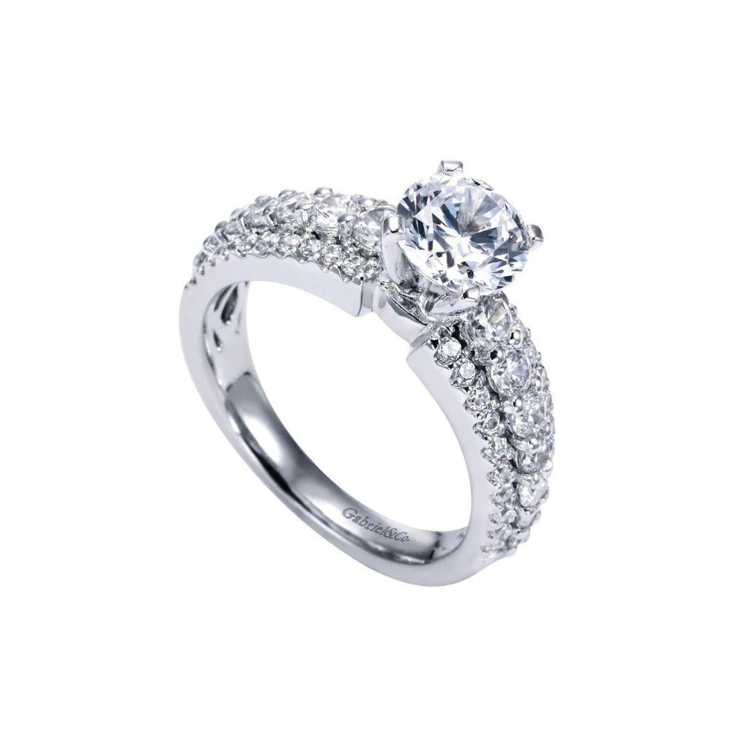 Round Cut   Triple Pave Solitaire Design Diamond Engagement Mounting For Sale