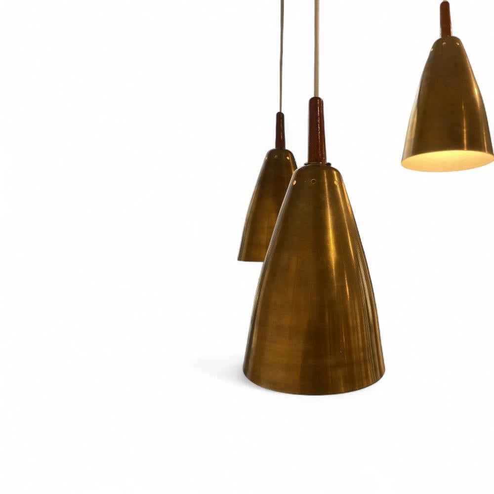 Ottone Tripla lampada a sospensione di Hans-Agne Jakobsson, design anni '50 in vendita