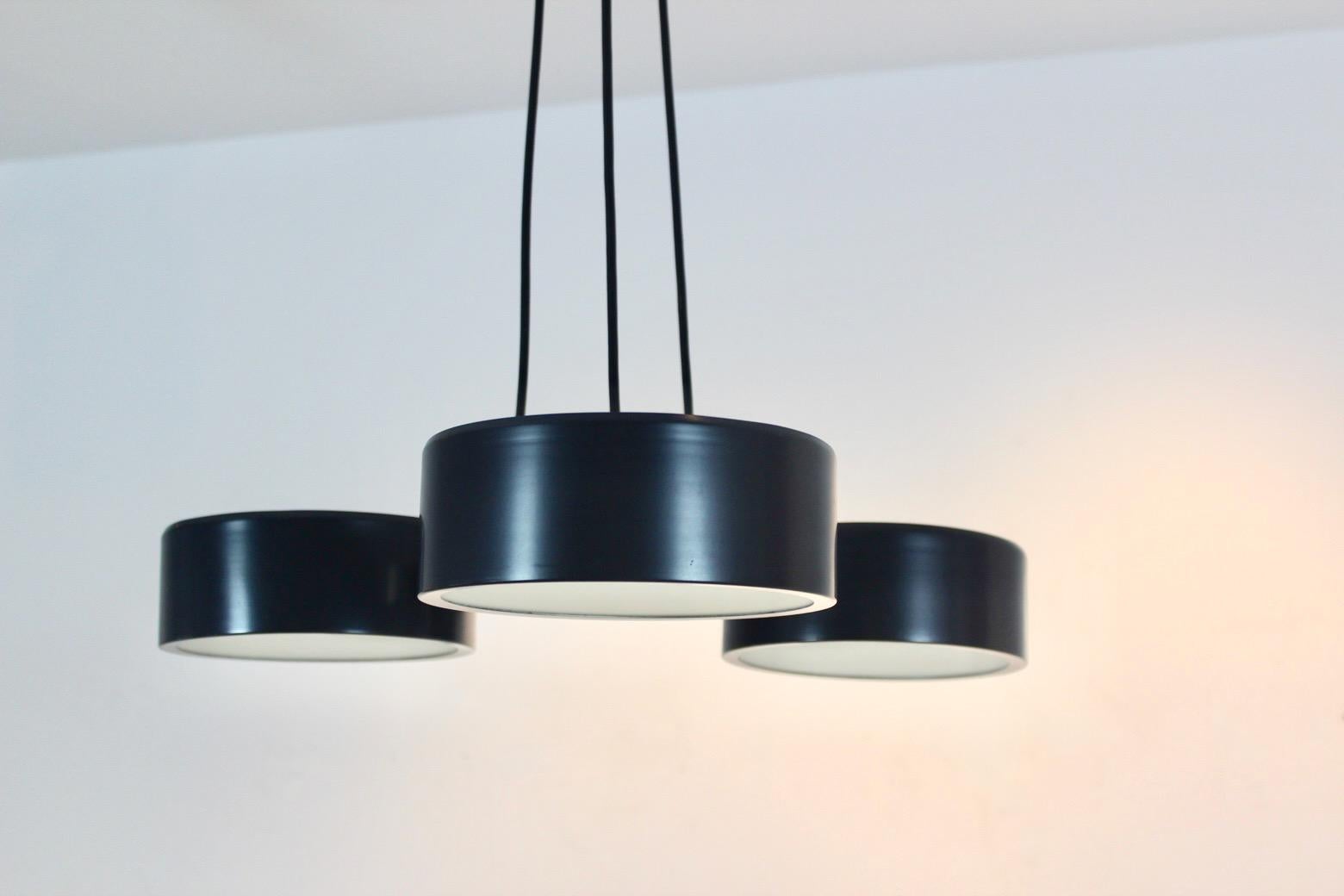 Italiano Tripla lampada a sospensione di Reggiani, Italia, anni '60 in vendita