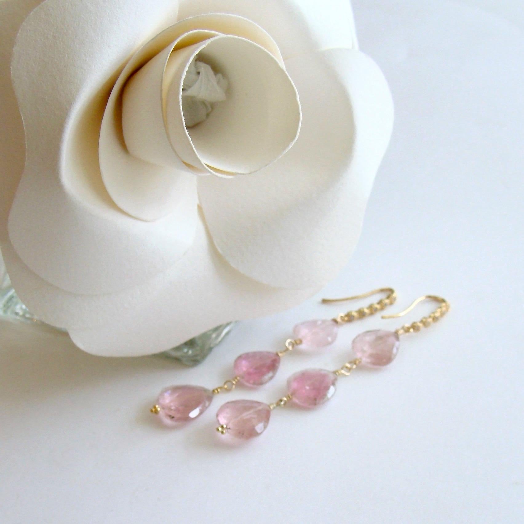 Artigiano Tripli orecchini con cuori a cascata di tormalina rosa afgana in vendita