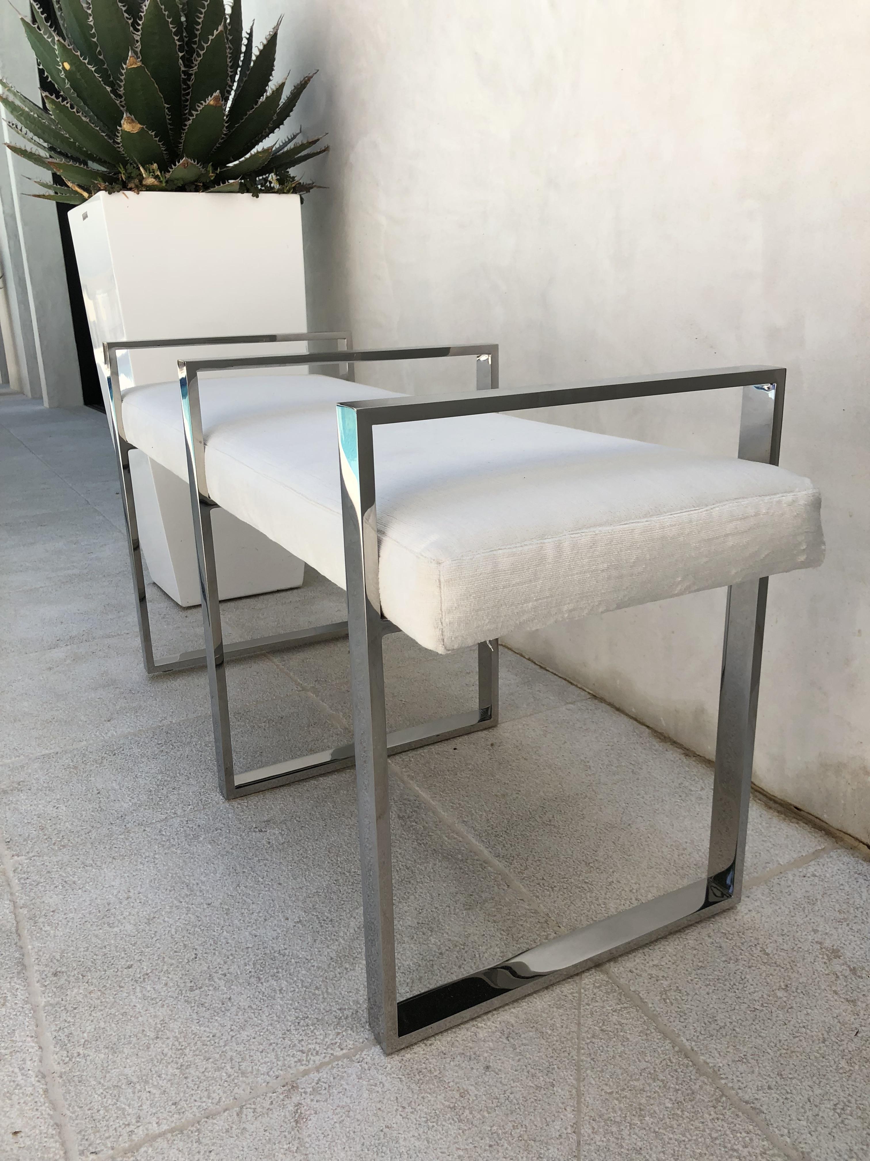 Beautiful and modern bench executed in stainless steel and manufactured by Cain Modern as part of the Triple rectangle line.
The bench is very modern and it can be customized both in size and materials, we currently have one in stainless steel, one